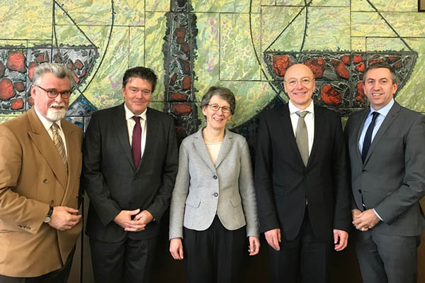 Von links: Justizminister Herbert Mertin, Direktor des AG Montabaur Peter Lambert, Prsidentin OLG Koblenz Marliese Dicke, Prsident LG Koblenz Stephan Rll und Leiter der Zentralabteilung im Ministerium der Justiz Thomas Henrichs. Foto: privat