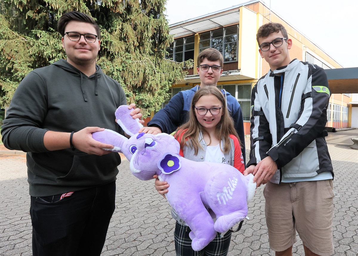 Zehnte Klasse der Carmen-Sylva-Schule berraschte Ukraine-Flchtlinge