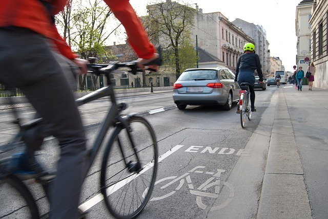 Verkehrswende fr den Klimaschutz: Dazu braucht es laut Stdte- und Gemeindebund auch einen umfassenden Ausbau des PNV, des Radverkehrs sowie eine bessere Anbindung lndlicher Rume. (Symbolfoto: Timelynx auf Pixabay)