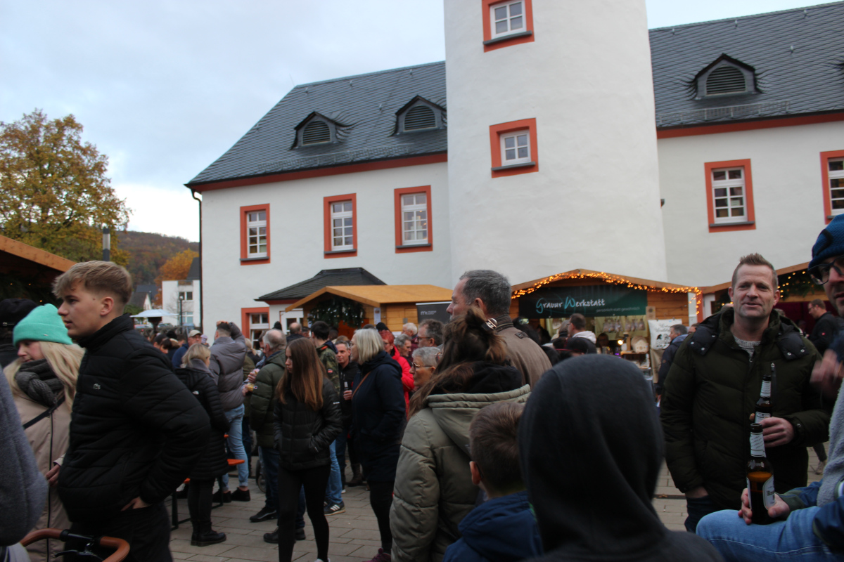 Groer Erfolg: 11. Martinsmarkt in Daaden lockte viele Besucher an