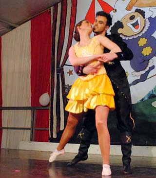 Es gab beim Dämmerschoppen der KG Oberlahr wunderschöne Auftritte, hier das Tanzpaar aus Ingelbach. Fotos: kkö