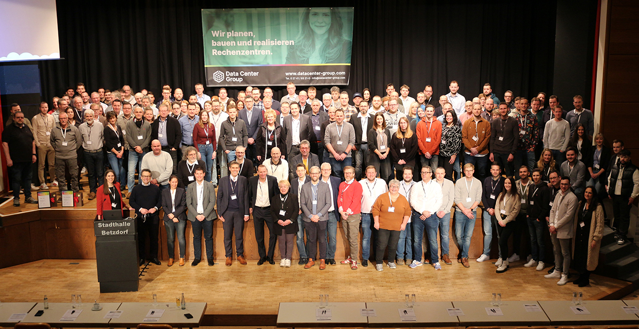 Die Belegschaft der Data Center Group traf sich in der Betzdorfer Stadthalle zum Jahresauftakt. (Fotos: DCG)