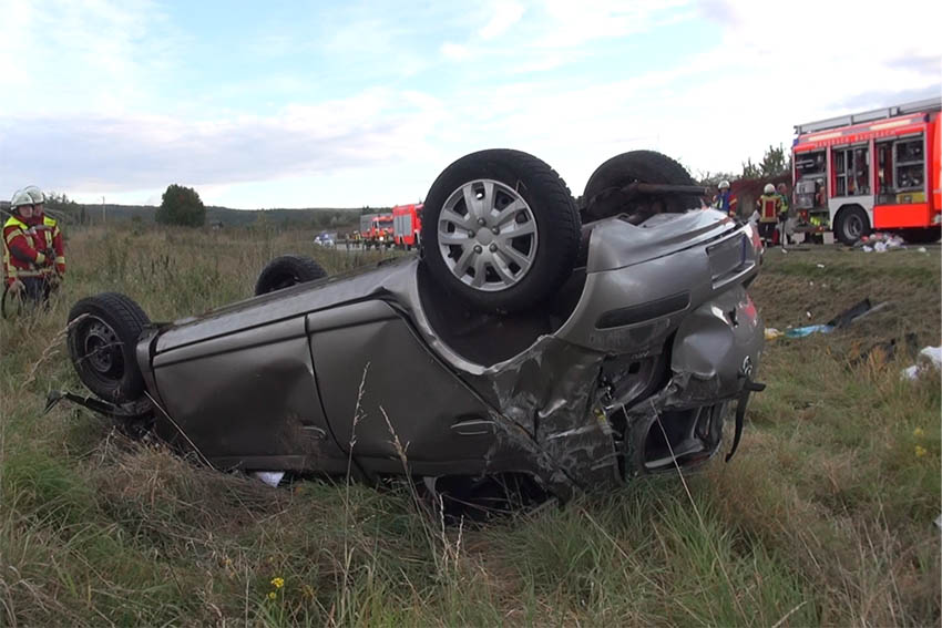 Auffahrunfall mit schwerverletzter Frau auf A 3