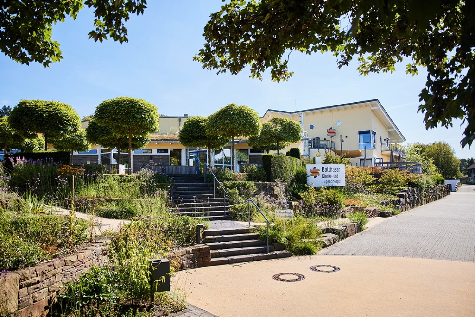 Buntes Sommerfest im Kinder- und Jugendhospiz Balthasar in Olpe
