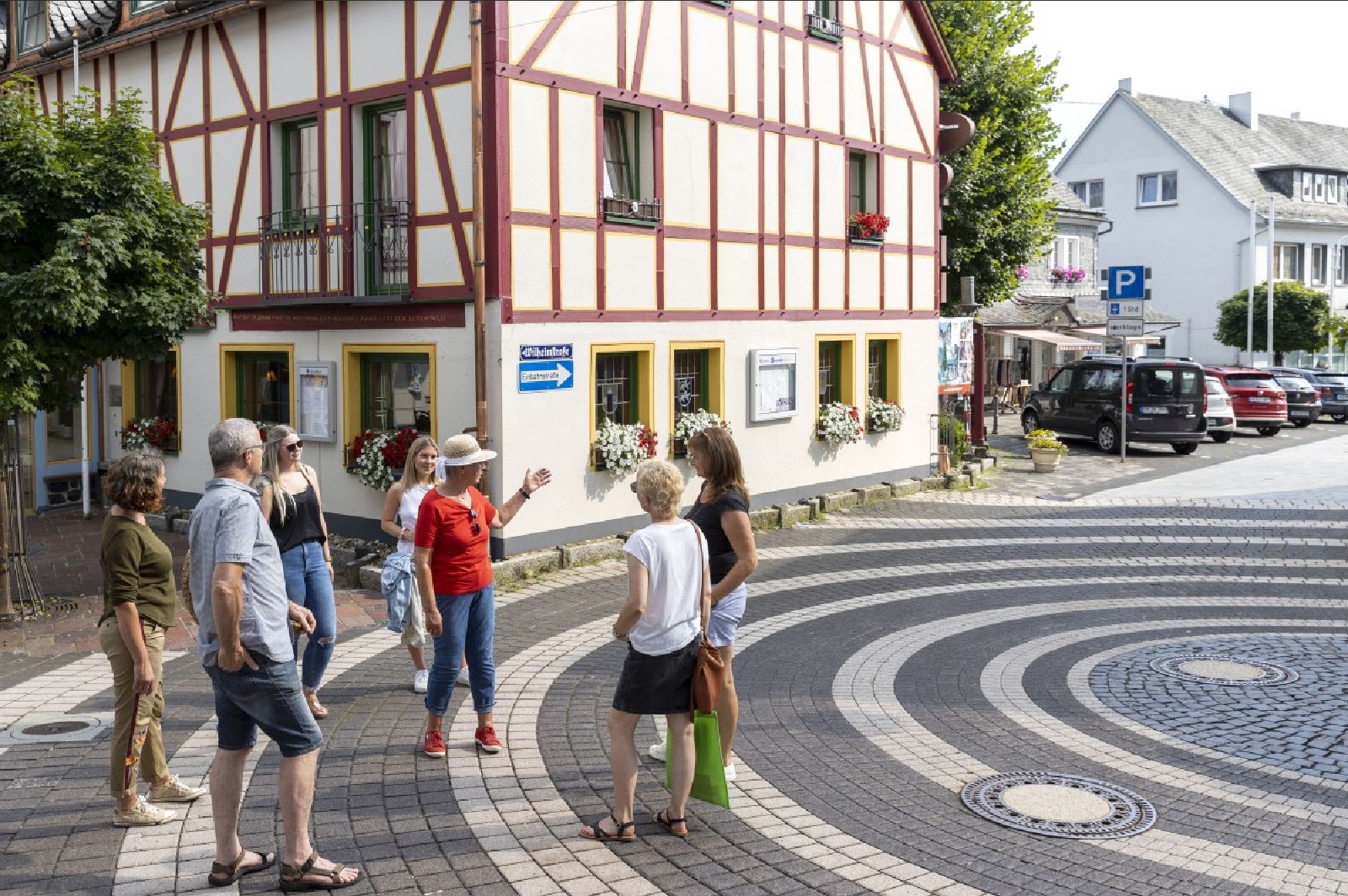 Mit der Stadtf�hrerin die sch�nsten Ecken und Winkel entdecken. (Foto: R�der-Moldenhauer)