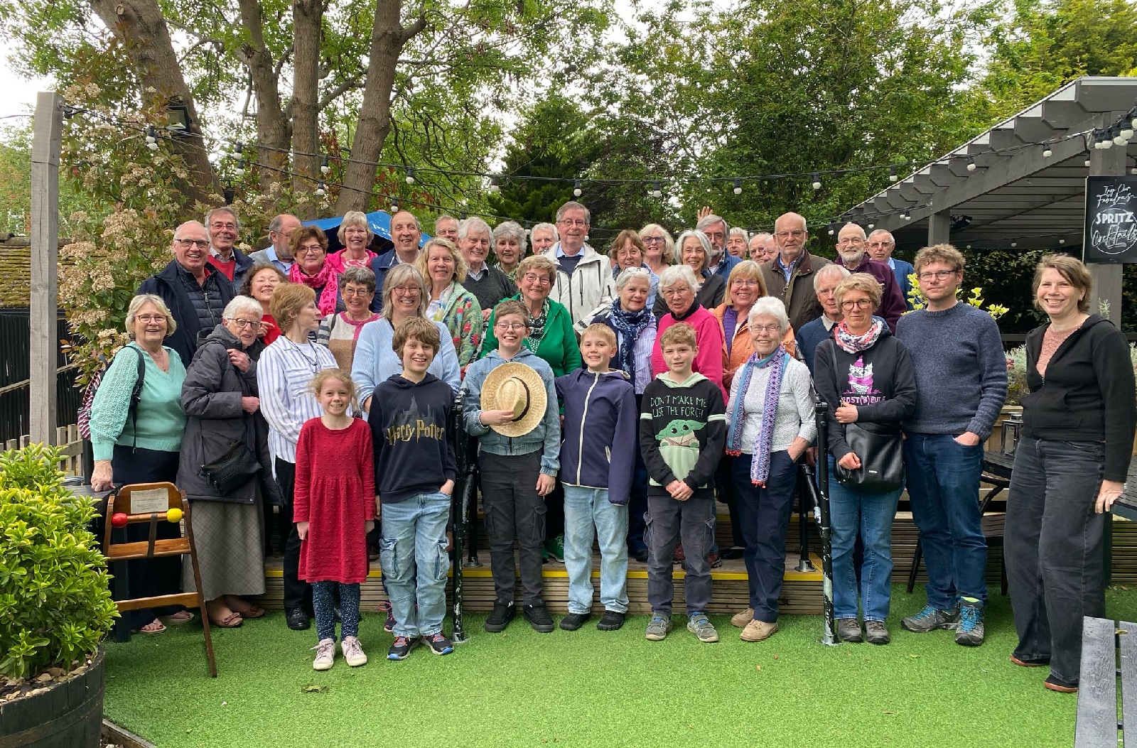 Gruppenfoto in England. (Foto: Waltraud Hammann)