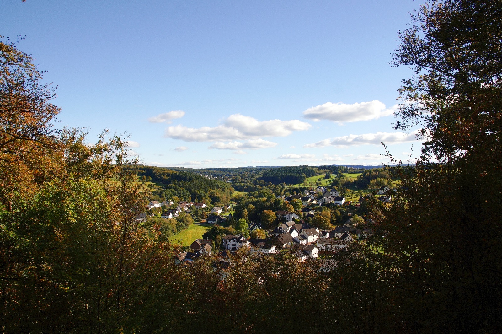 Der Blick vom Hausberg Kappan�ll auf Limbach. (Foto: Martin Sch�ler)