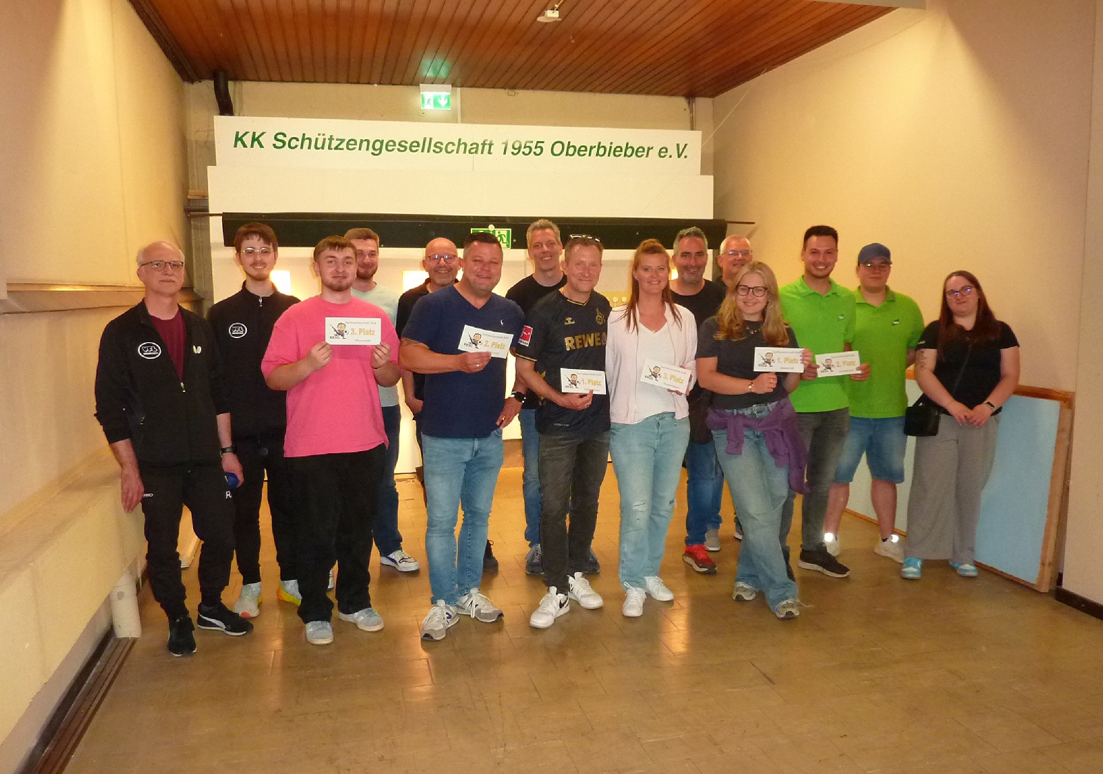 Einige der Teilnehmer nach geschlagener Schlacht. (Foto: Hans Hartenfels)