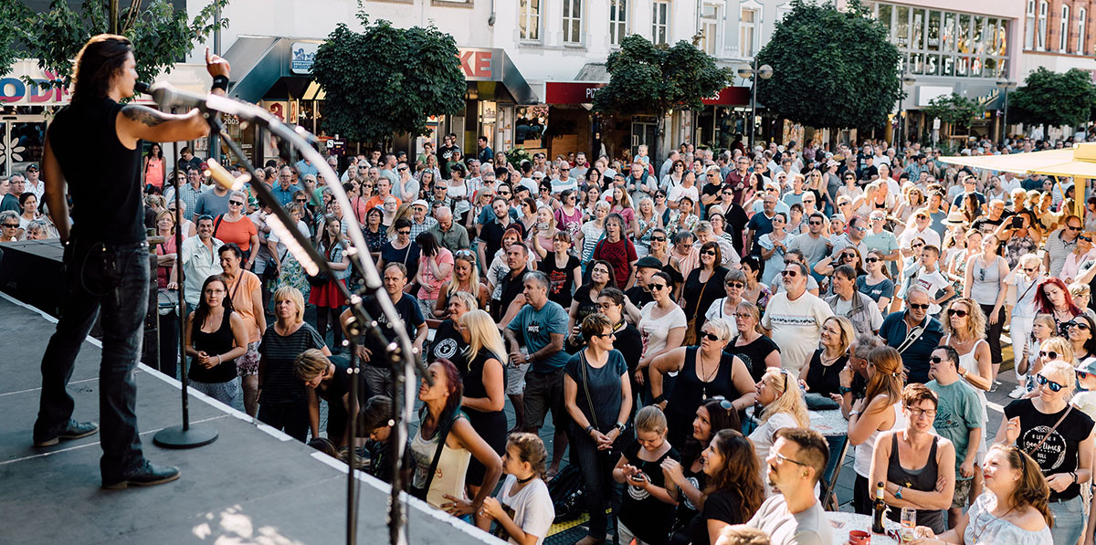 Das Deichstadtfest lebt von der Live-Musik. Die erlebt man erst im kommenden Jahr wieder. Foto: Simon Zimpfer