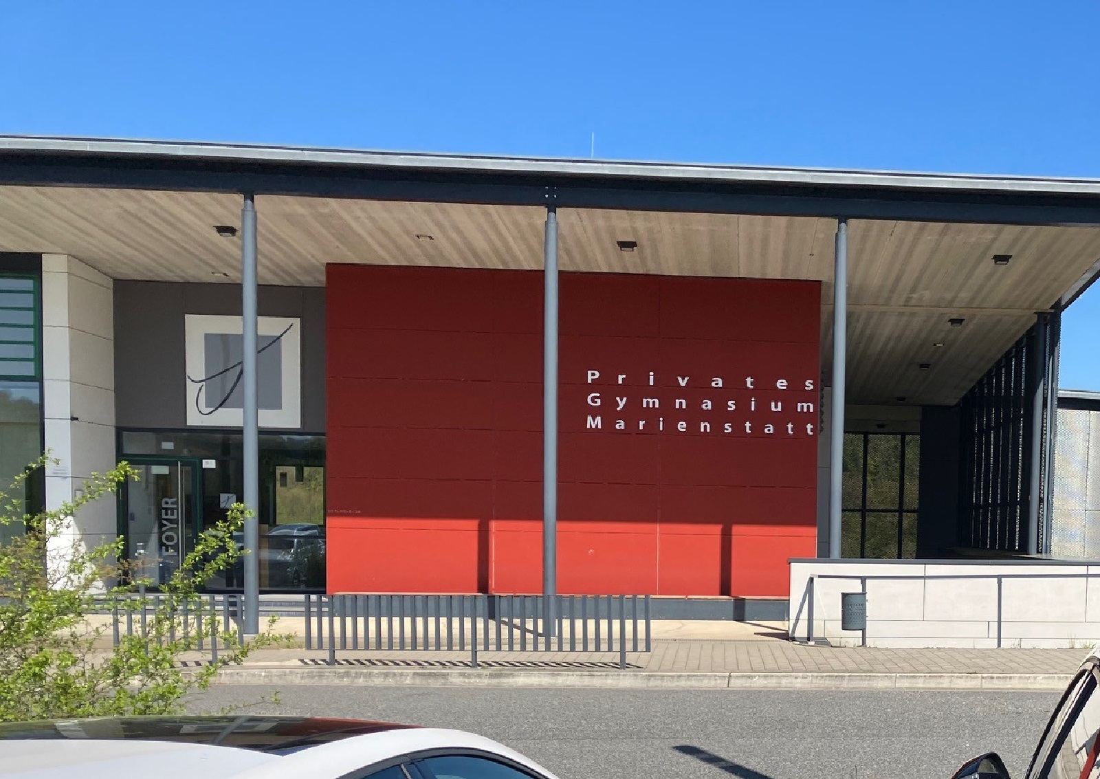 Eingang am Gymnasium Marienstatt. (Foto: Karl-Heinz Boll)