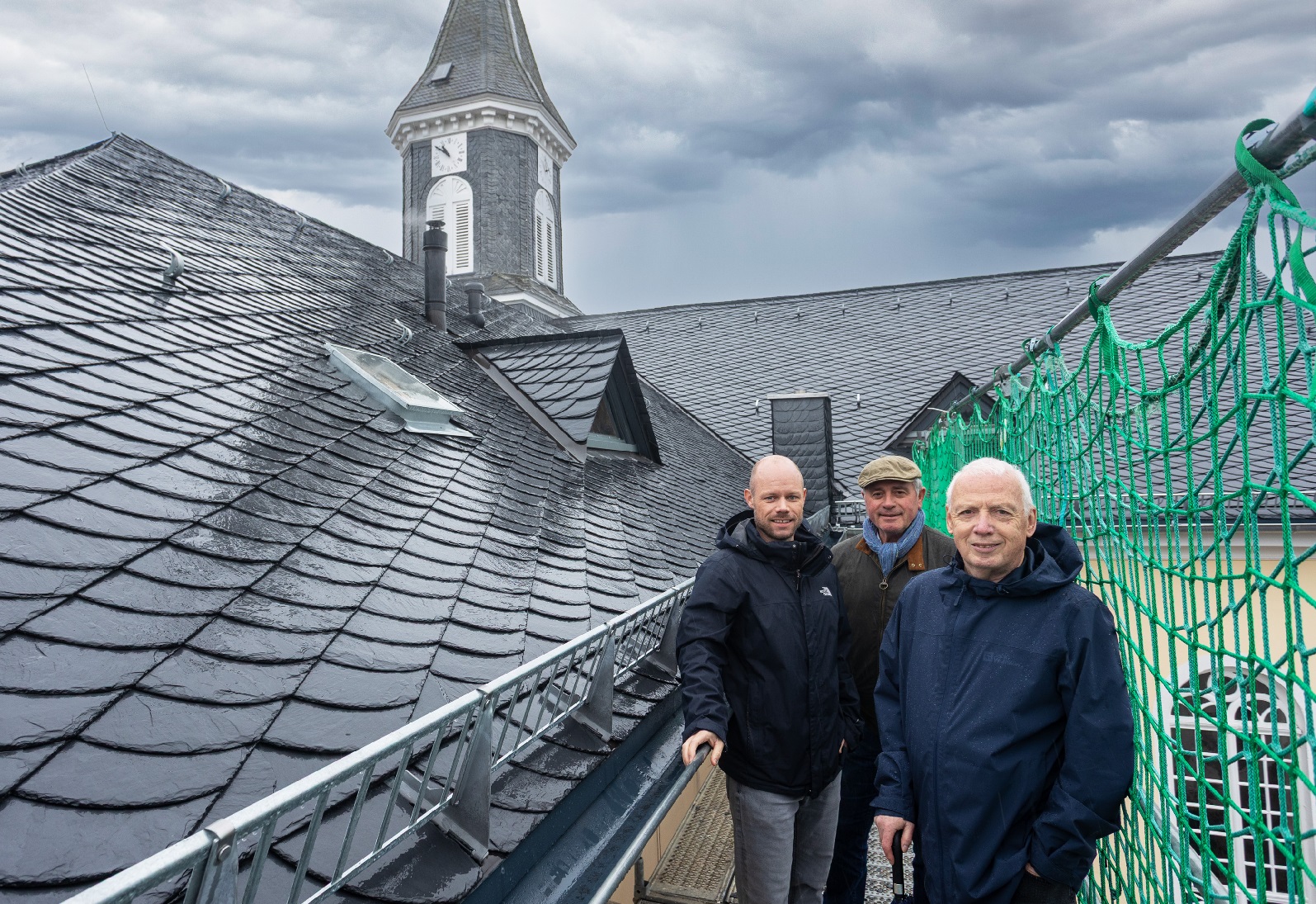 V.l.: Bauleiter Johannes M�ller, Stadtb�rgermeister Rolf Jung und Beigeordneter Volker Hummerich. (Foto: Eckhard Schneider)