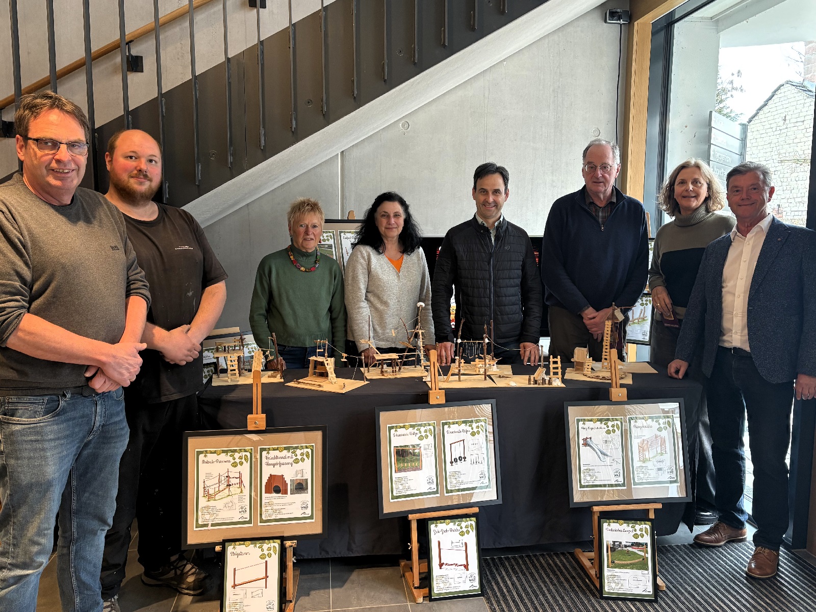Vorstand "Zweite Heimat" (v.l.): Werner Bayer (Leiter Jugendhaus), Jens Becker, Ute Klebula, Anja Freisberg, Marco Weisser, Werner M�nzel, Brigitte Krapp, Wolfgang Letschert (1. Vorsitzender). (Foto: Christian Heller)
