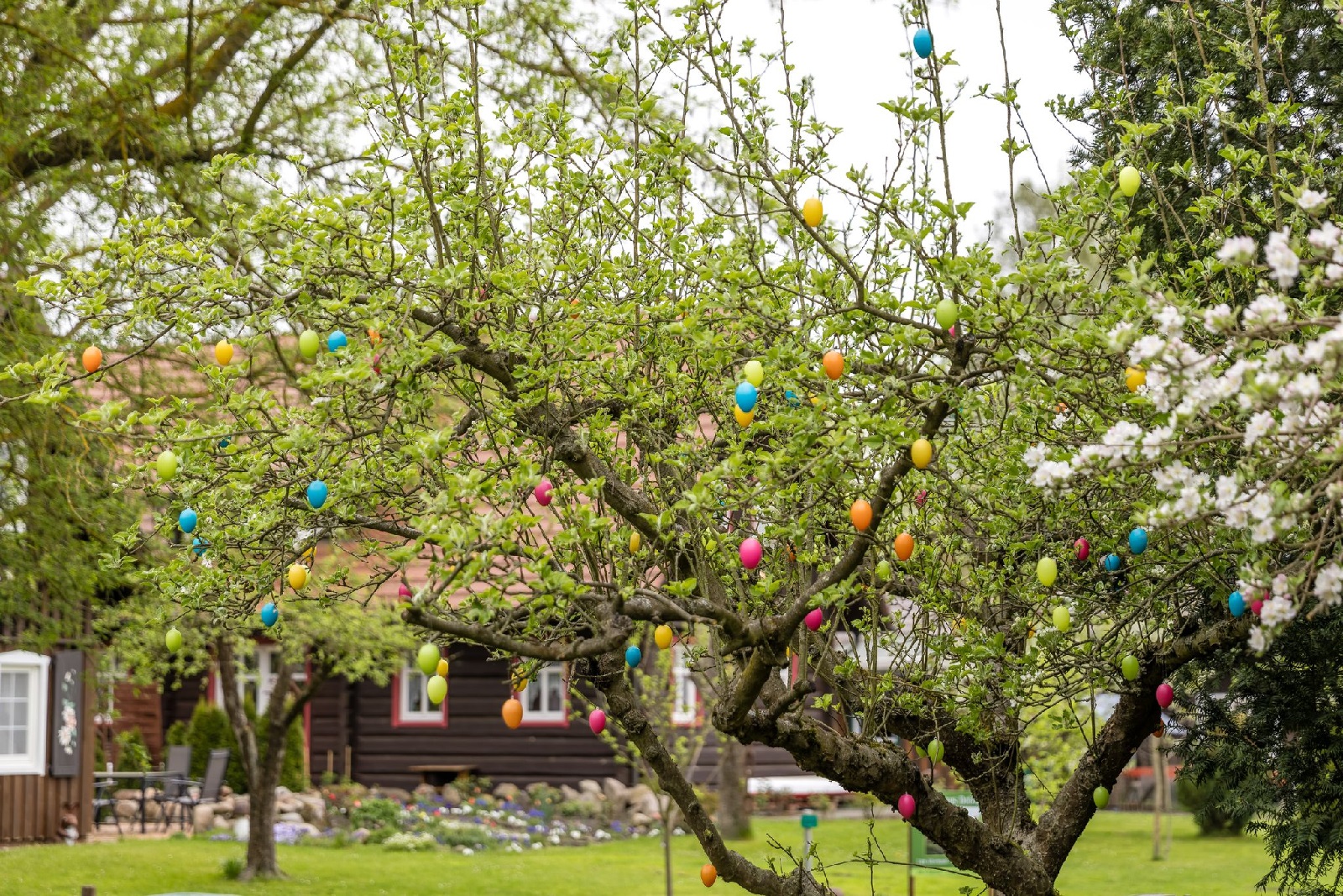 Osterschmuck in einem Freilandmuseum. (Foto: Frank Hammerschmidt/dpa/ZB)