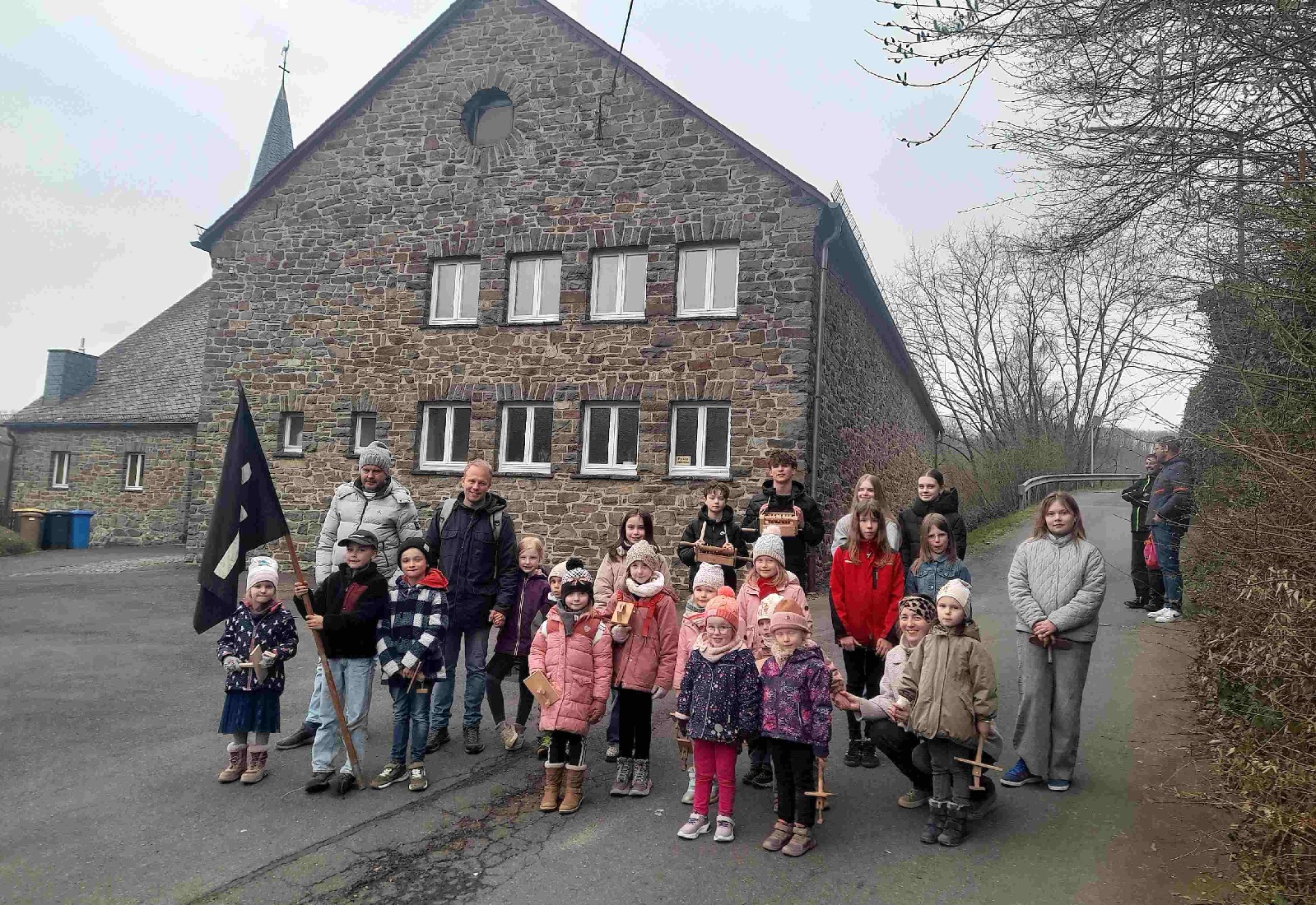 Traditionelles Osterklappern in Selbach begeistert Jung und Alt