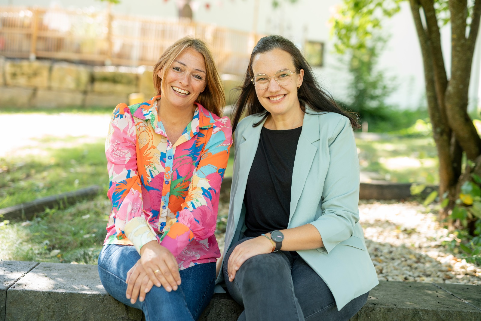 Julia Tiwi-Feix (links) und Anne Ziegert von der Anlauf- und Beratungsstelle f�r Menschen mit erworbener Hirnsch�digung. (Foto: Lisa Treusch)