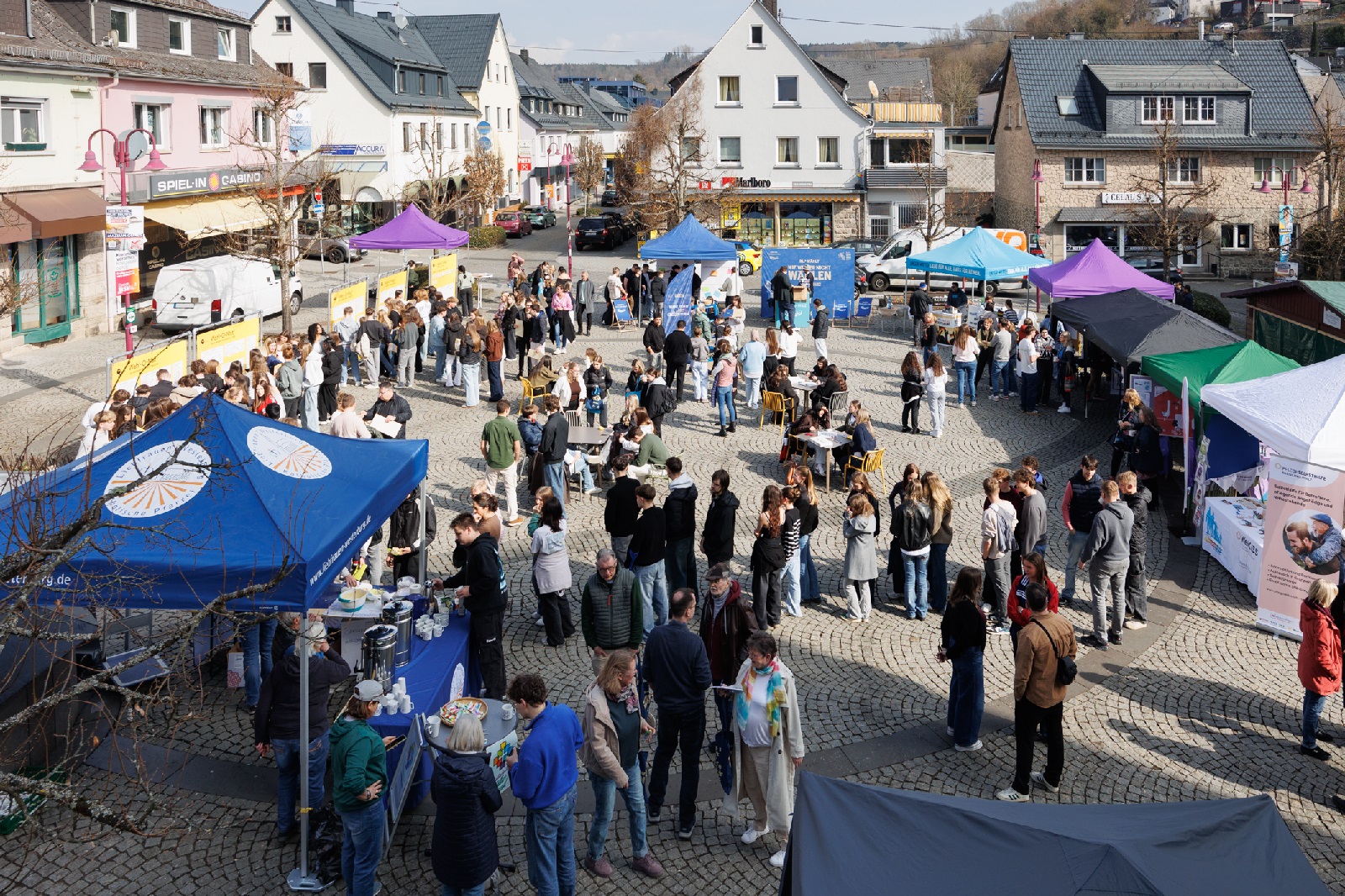 Viele Jugendliche informierten sich. (Foto: Peter Bongard)