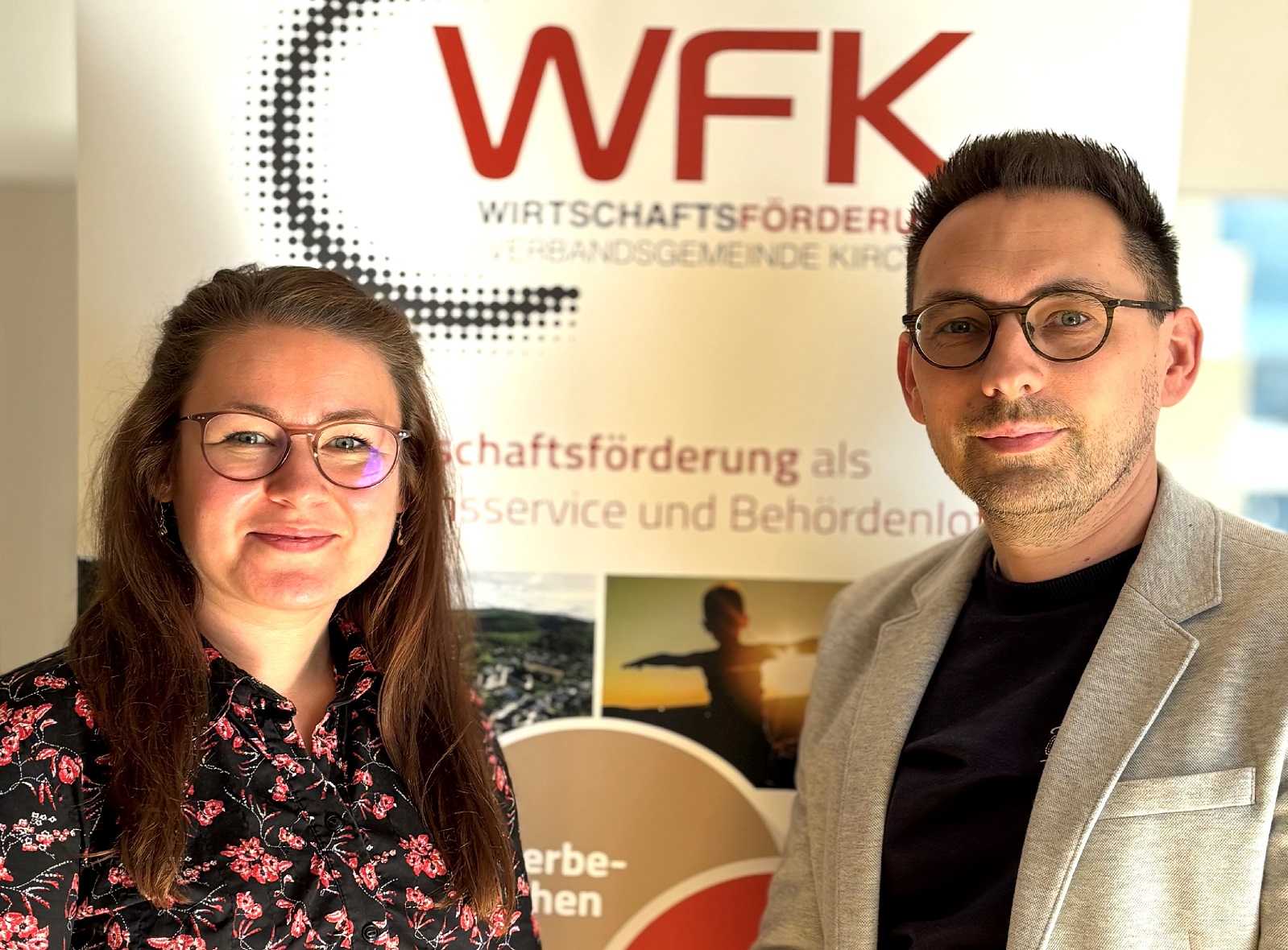 Tim Kraft, Wirtschaftsf�rderer der Verbandsgemeinde Kirchen, und seine Mitarbeiterin Riccarda Vitt. (Foto: VG Kirchen/J. Rosenbauer)
