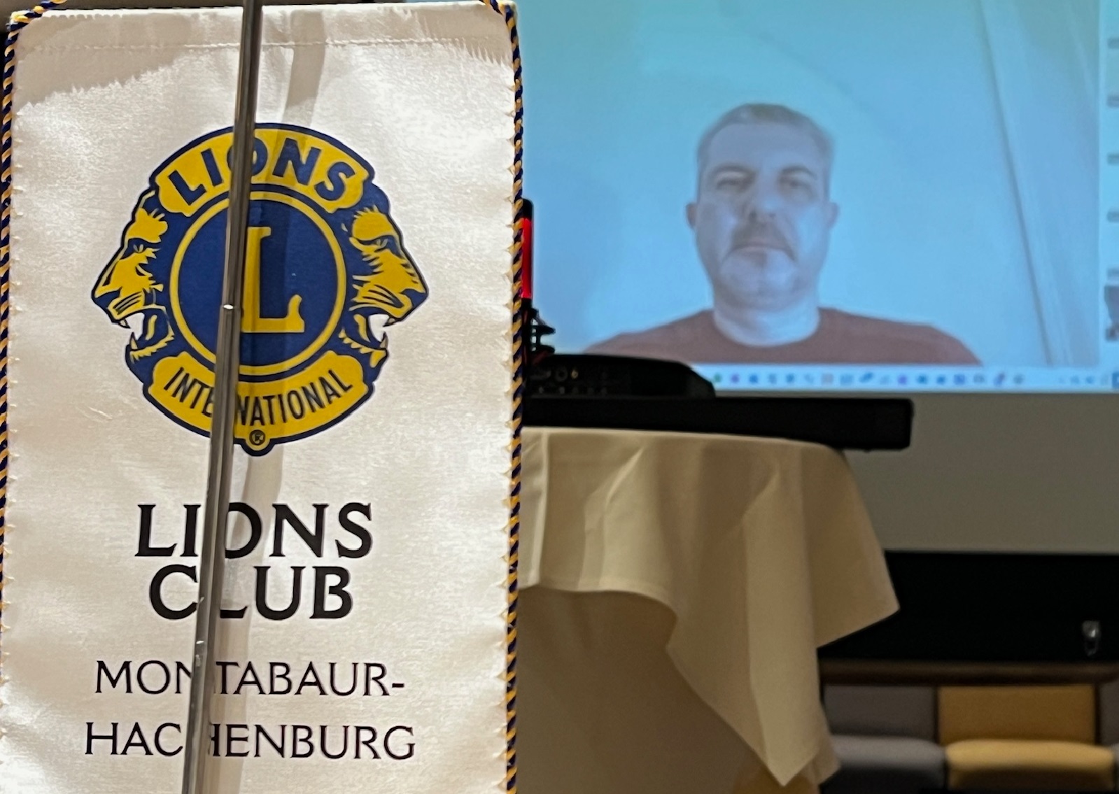 Videoschaltung mit dem Pr�sidenten des Lions Club Kiew. (Quelle: Astrid Schellenberger)