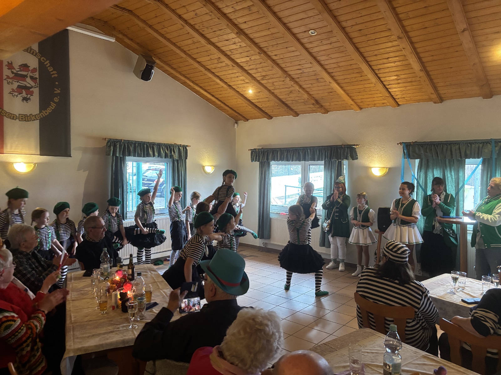 Begeisternder Auftritt der "Fidelen K�ken". (Quelle: Udo Seidler)