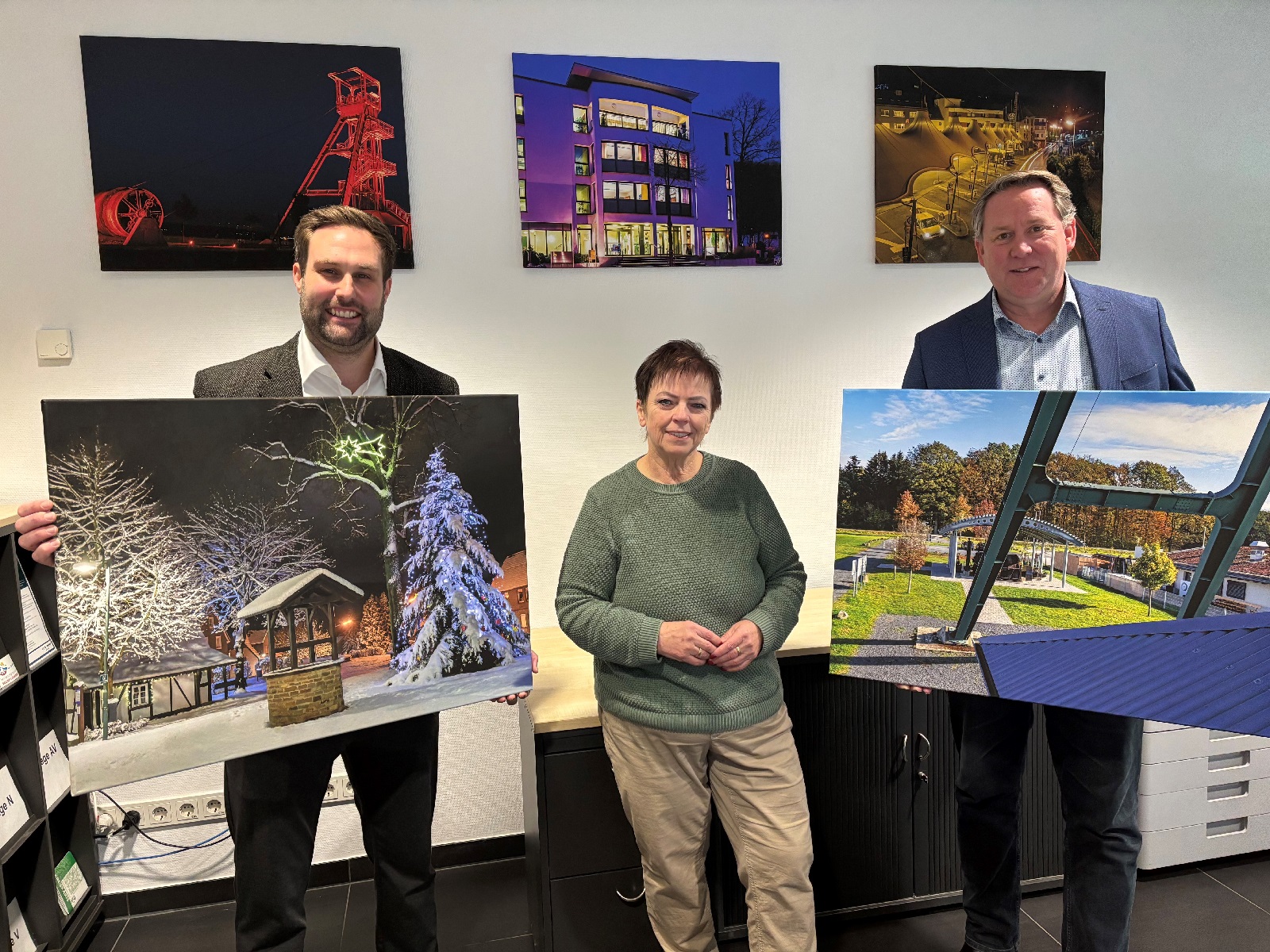 V.l.: Stadtb�rgermeister Johannes Behner, Regina Br�hl und B�rgermeister Joachim Brenner. (Foto: Verbandsgemeindeverwaltung Betzdorf-Gebhardshain/Jennifer Patt)