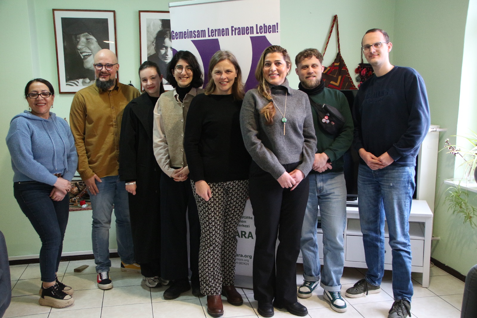 V.l.: G�lten Acar, Markus Seemann, Alina M�nz, Nergiz Eles, Ute Ernst, Violeta Jasiqi, Lukas B�hm und Thorben Thieme. (Foto: Laura Endler)