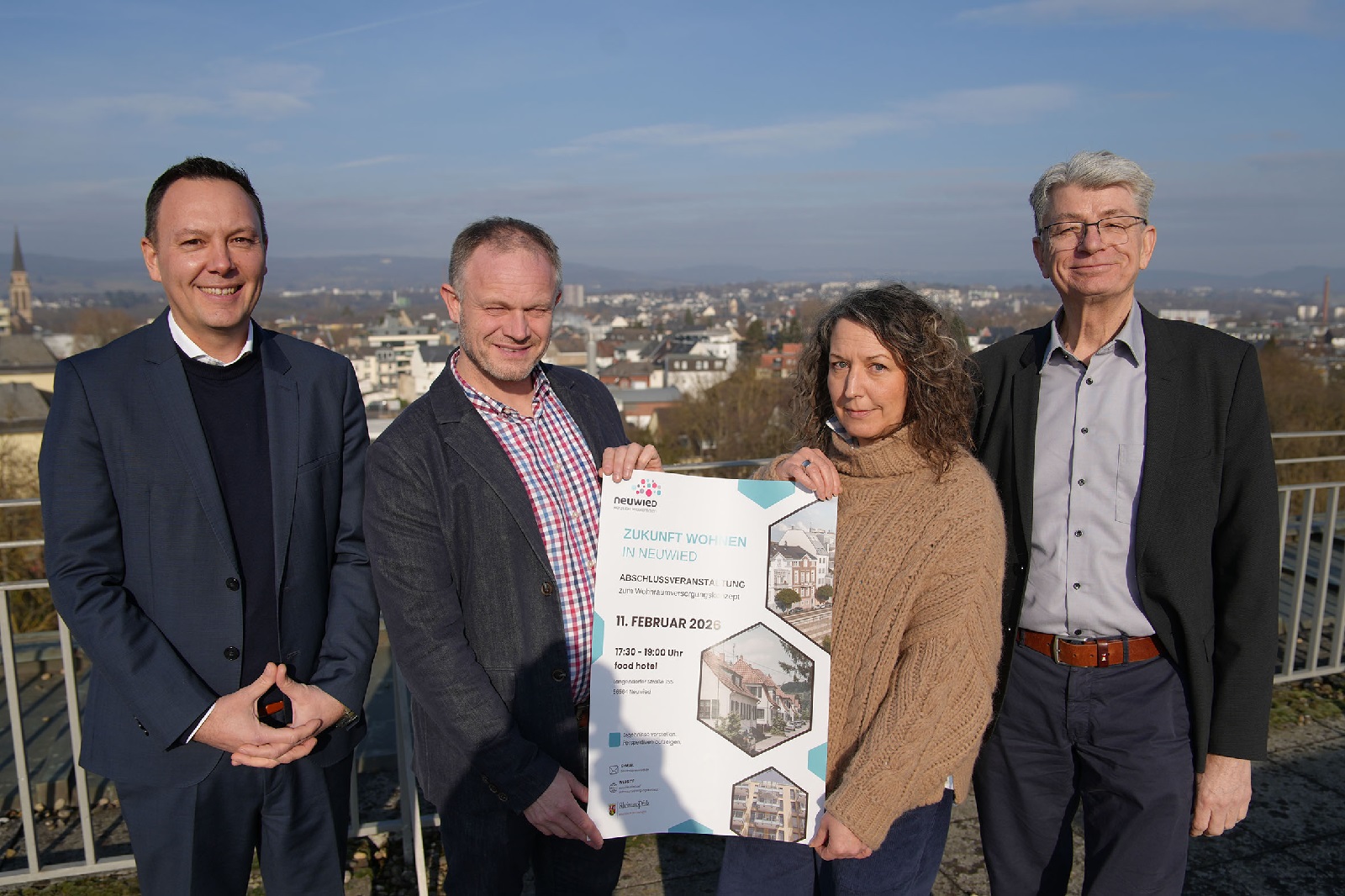 V.l.: David Meurer, Gesch�ftsf�hrer der GSG, Neuwieds OB Jan Einig, Stadtbauamtsleiterin
Nina Porz und Beigeordneter Ralf Seemann. (Foto: Melanie Lange)