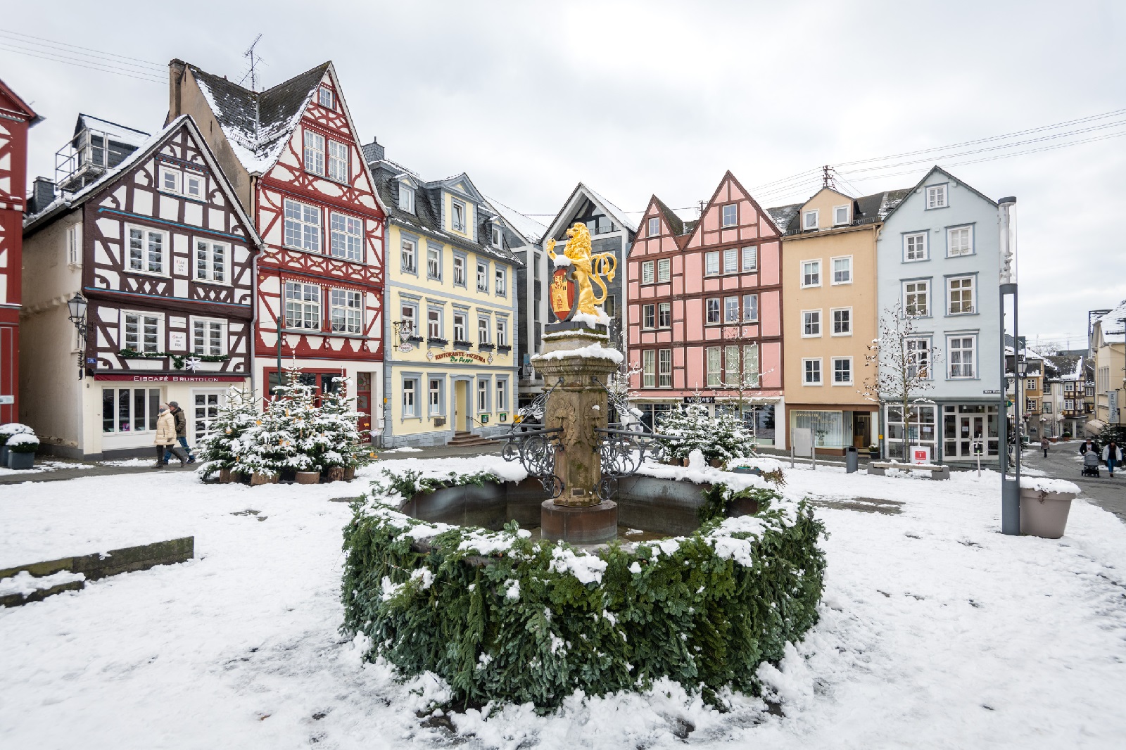 Alter Markt mit L�wenbrunnen. (Foto: Tourist Information Hachenburger Westerwald/Dominik Ketz)
