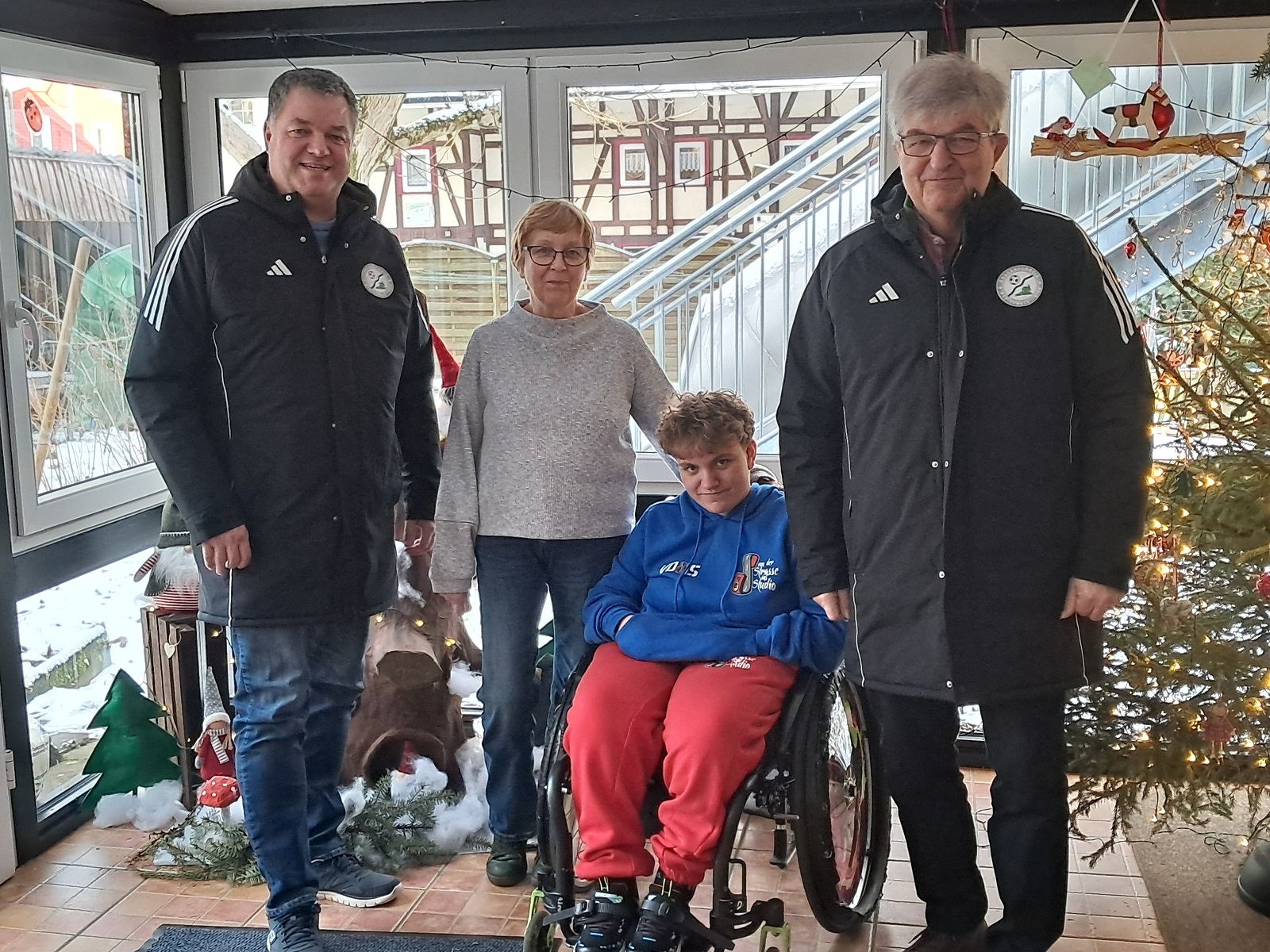 Fu�ballkreis Westerwald-Sieg spendet f�r Haus Pumuckl in Hattert