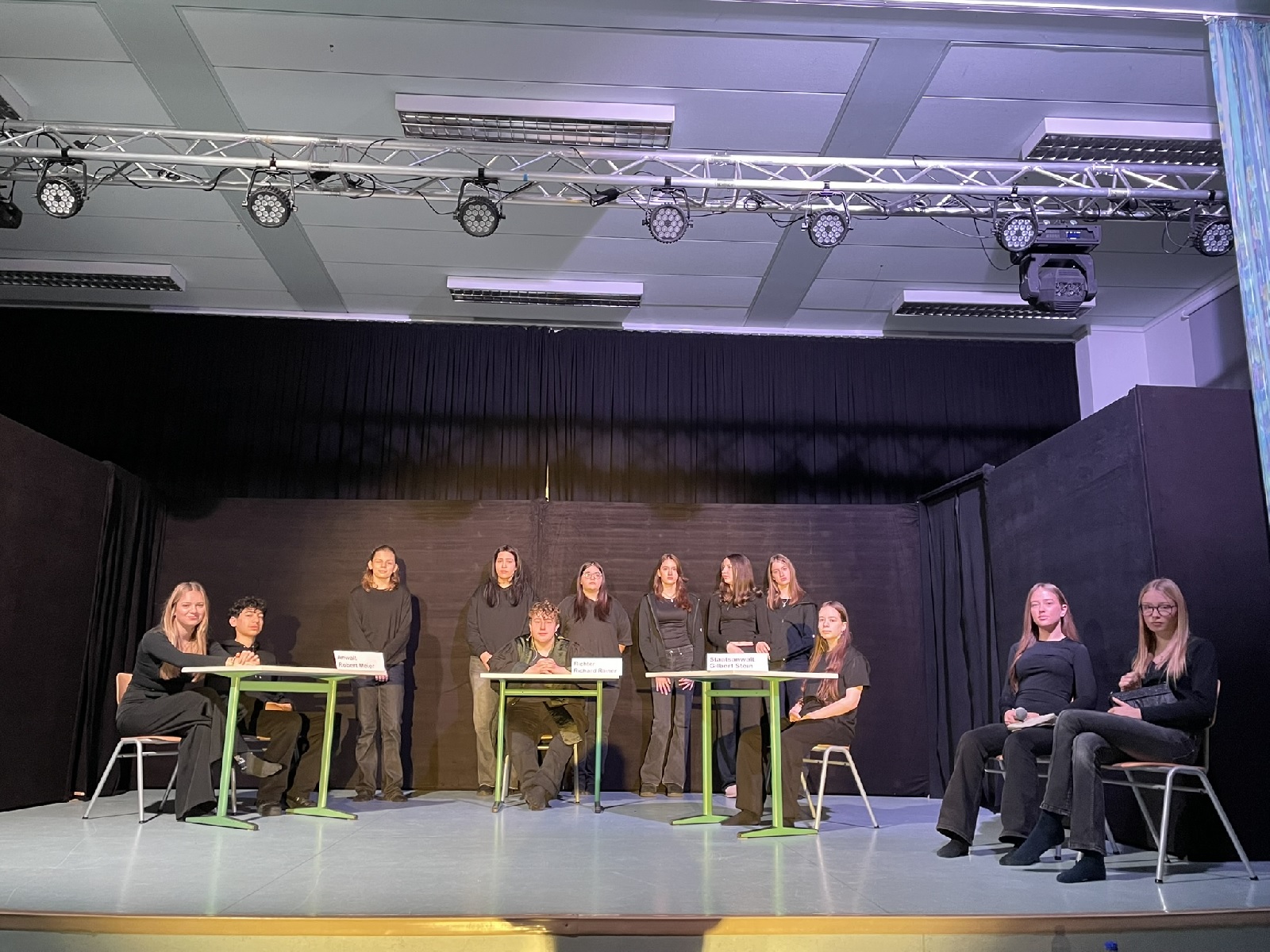 Theaterst�ck "Die Wahrheit �ber Familie Becker" verbindet Geschichte und Gegenwart