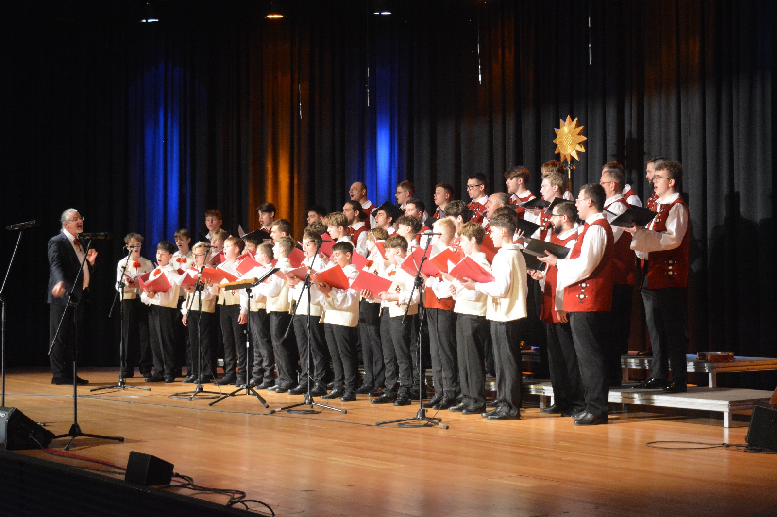 Ukrainischer Knabenchor "Dudaryk" faszinierte in Ransbach-Baumbach