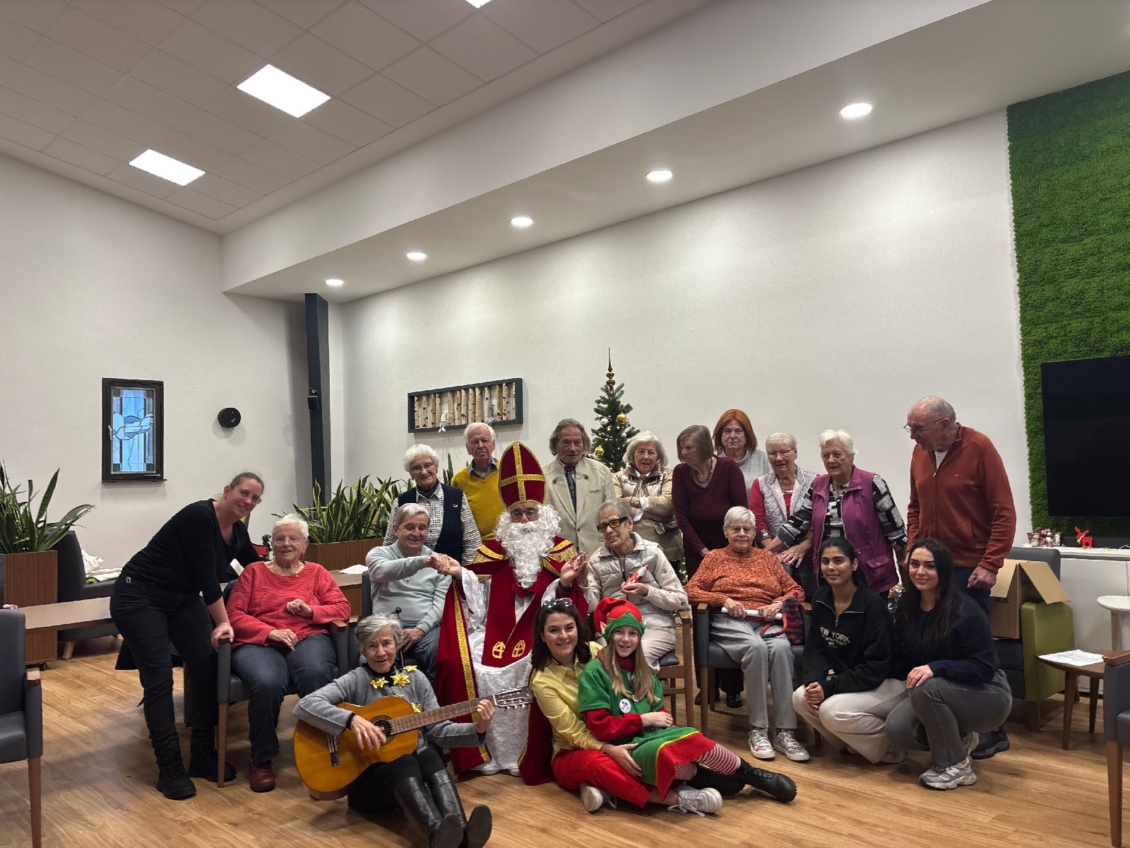 Weihnachtsmann auf Pflegetour in Bad Honnef: Ein besonderer Adventstag für Senioren