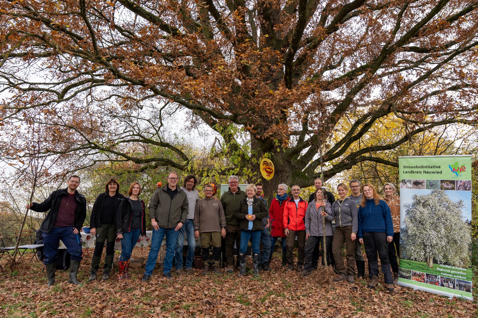 300 Obstbume wurden auch in diesem Jahr von der Unteren Naturschutzbehrde des Landkreises Neuwied und der Abtei-Rommersdorf-Stiftung verteilt. (Foto: Martin Boden/Kreisverwaltung Neuwied)