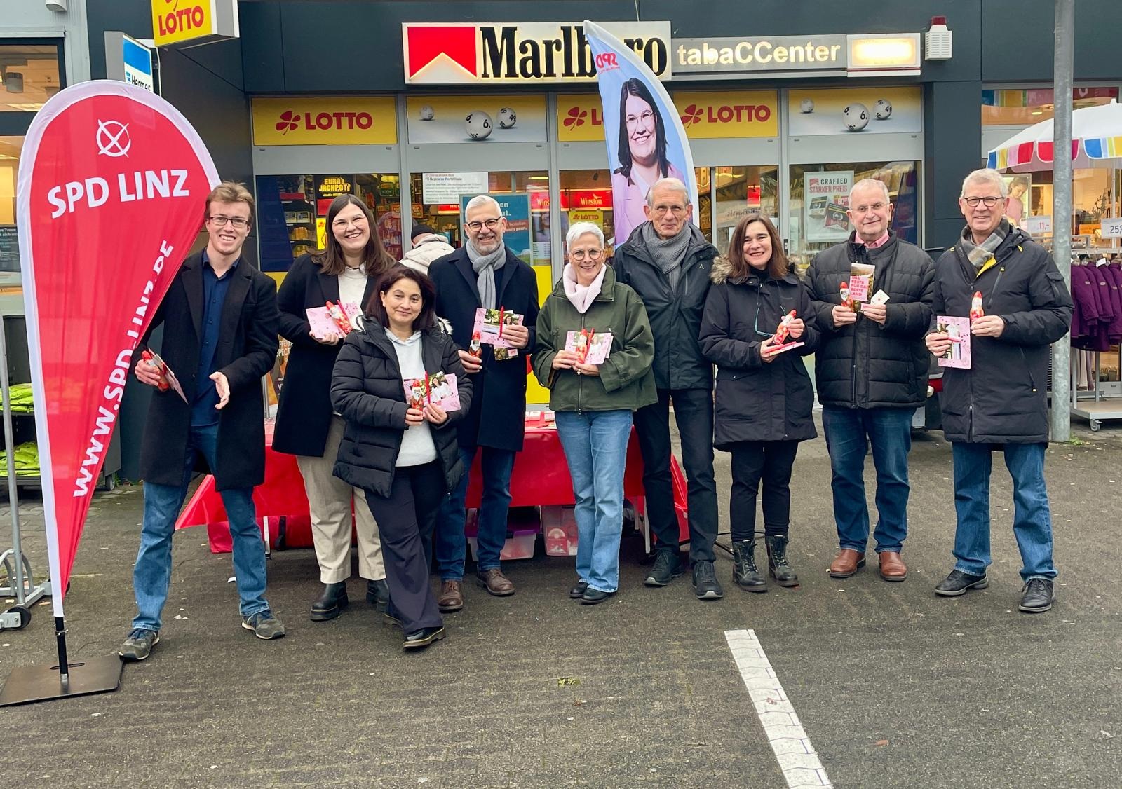 Politik und Schokolade: SPD-Aktion am Meusch-Center in Linz