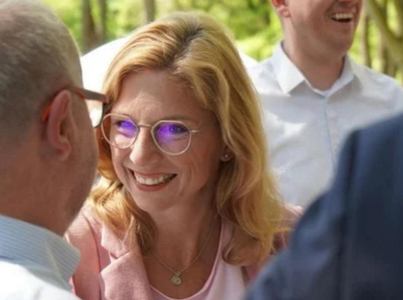 Sabine Btzing-Lichtenthler im Gesprch mit Brgern. (Foto: Daniel Reissmann)