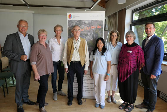 Die Beteiligten (v.l.n.r.): Achim Hallerbach, Maria Paschke, Beatrix Rder-Simon, Dieter Khnreich, Mariebell Kopietz, Sybille Haerdter, Monika Jopp-Hoever und Nils Zimmermann. Foto: pr
