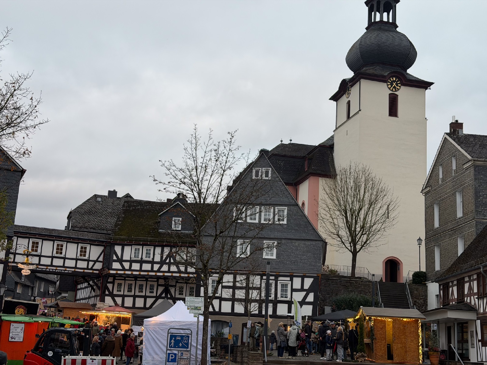 Daaden im Sternenmantel: Martinsmarkt 2025 verzaubert die Innenstadt