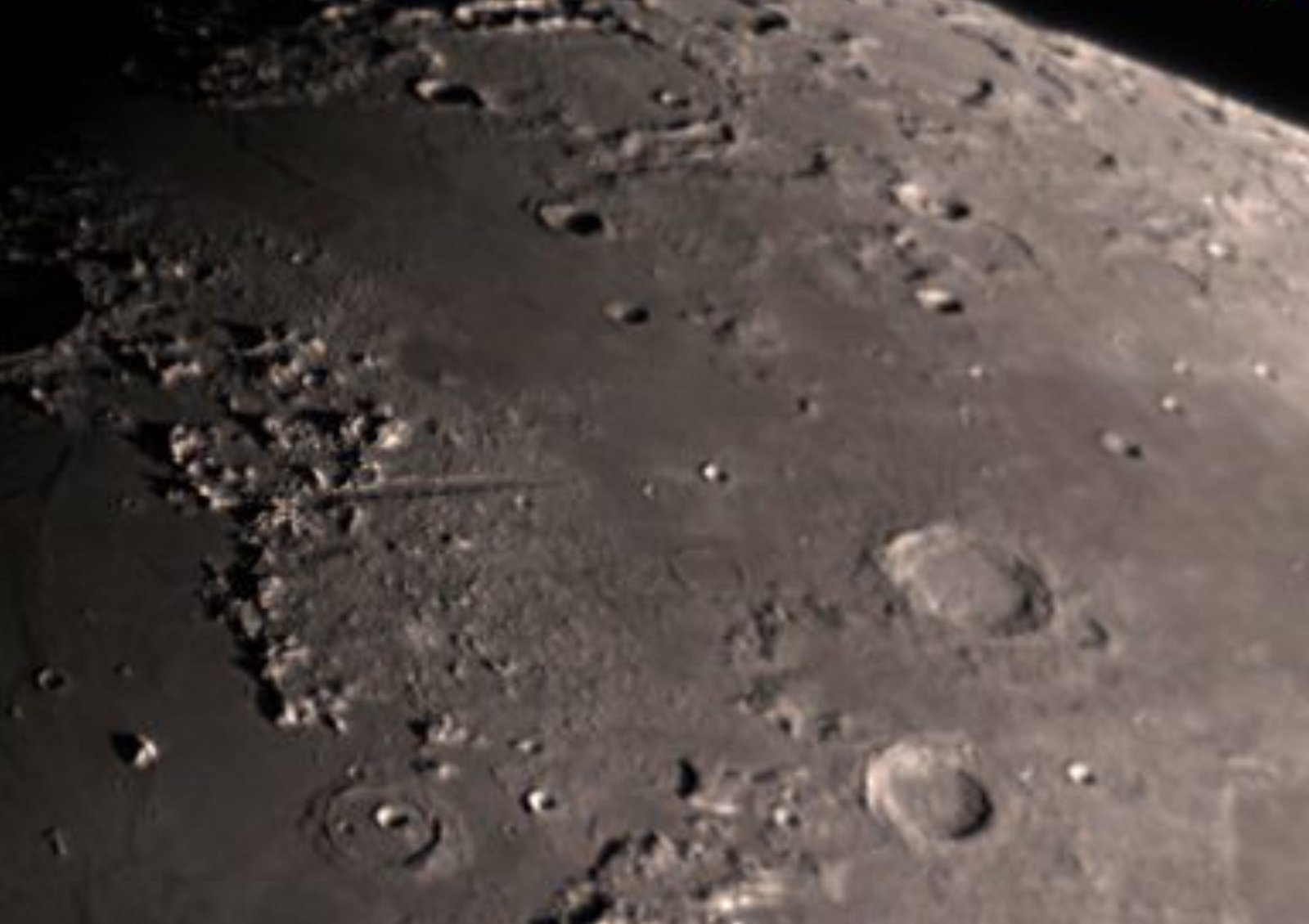 Faszinierender Blick auf den "Supermond". (Foto: Daniel Bockshecker)