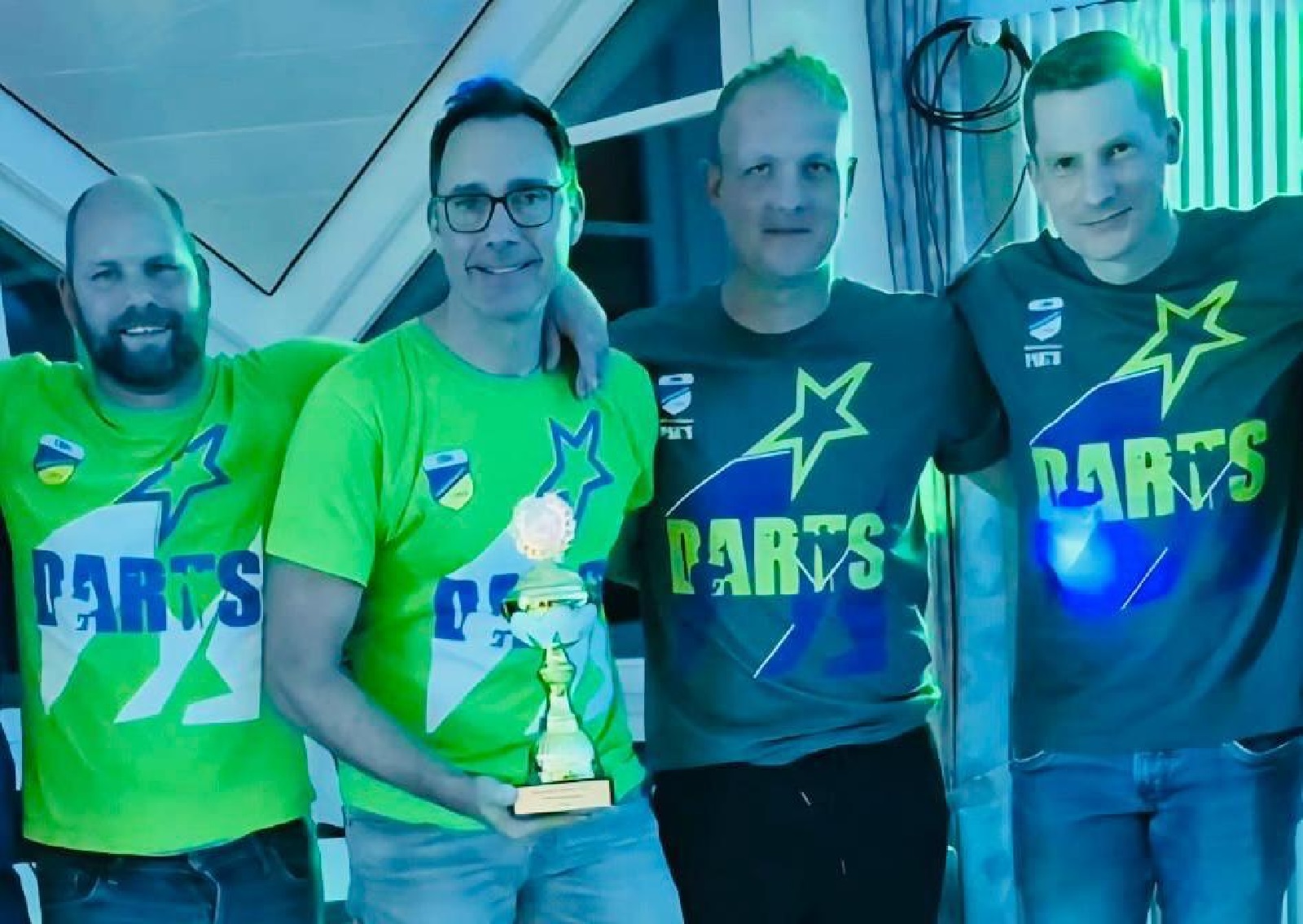 Das Siegerteam (v.l.): Bjrn Braun, Marco Meisch mit Siegerpokal, Alex Spitzer, Fabian Hensel. (Foto: Klaus-Jrgen Griese)
