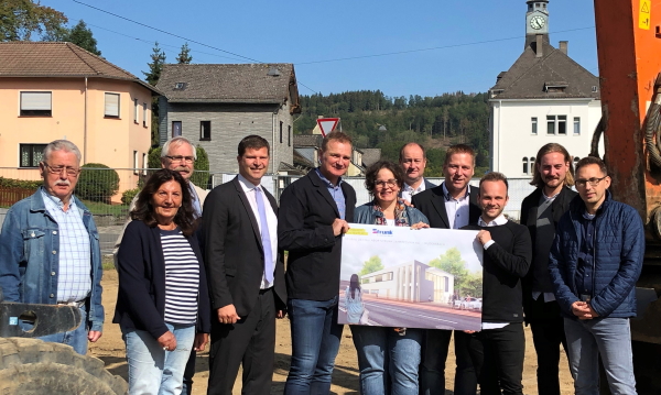 Gute Laune zum Baubeginn fr das neue Dentallabor am HTS-Kreisel in Mudersbach-Niederschelderhtte. (Foto: Verbandsgemeindeverwaltung Kirchen)