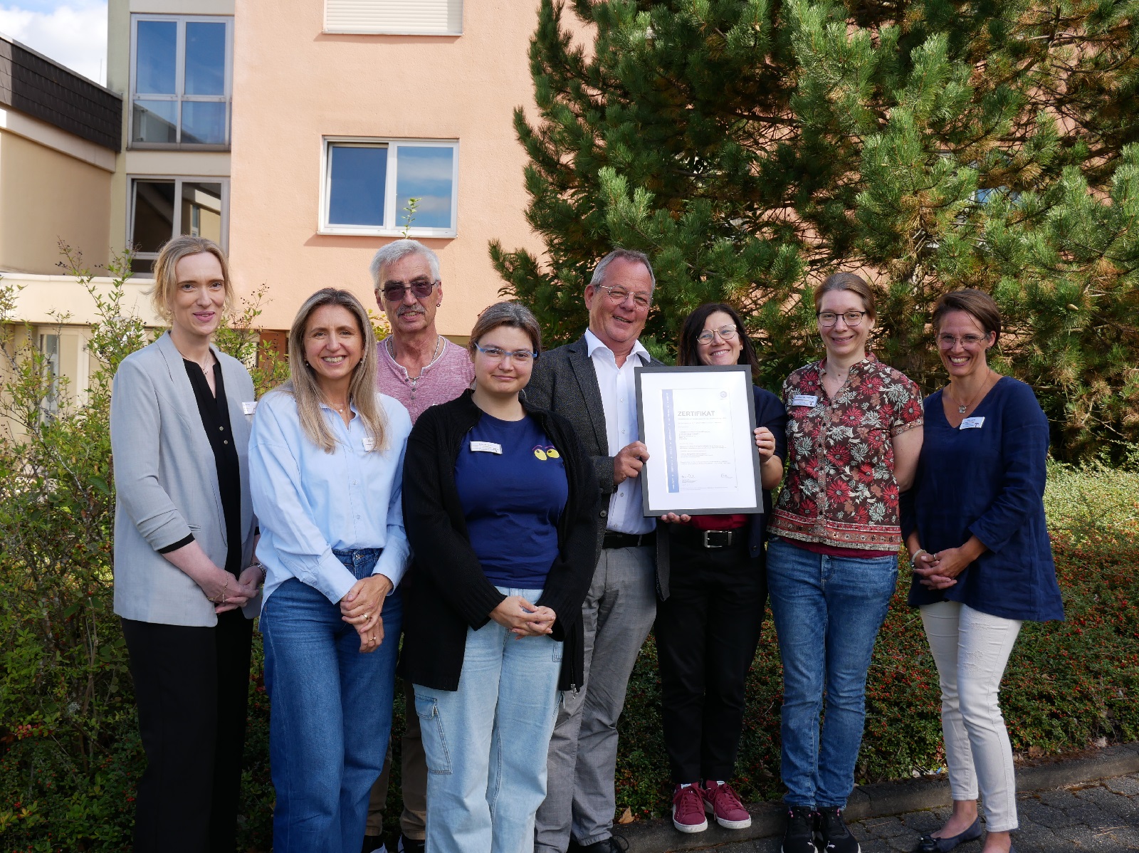 V.l.: Kathrin Bse, Sladana Martinovic, Norbert Laux, Ricarda Bonn, Thomas Werner, Helena Kejner, Katharina Heidrich und Silke Beer. (Foto: Kerstin Gntzel)