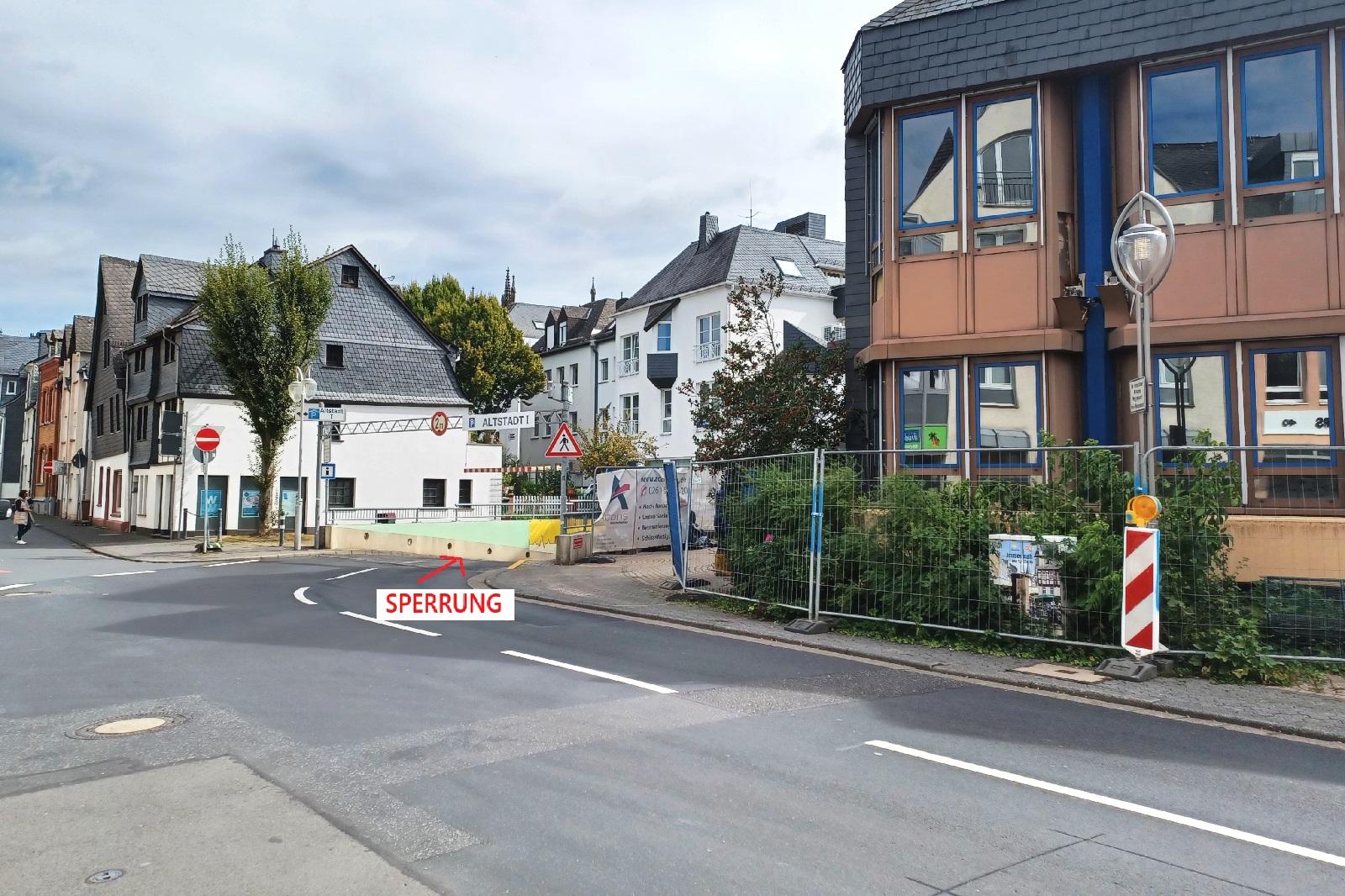 Die Zufahrt zur Tiefgarage Altstadt I am Steinweg in Montabaur ist vorrbergehend gesperrt. Die Einfahrt an der Hospitalstrae bleibt frei. (Foto: VG Montabaur / Christina Wei)