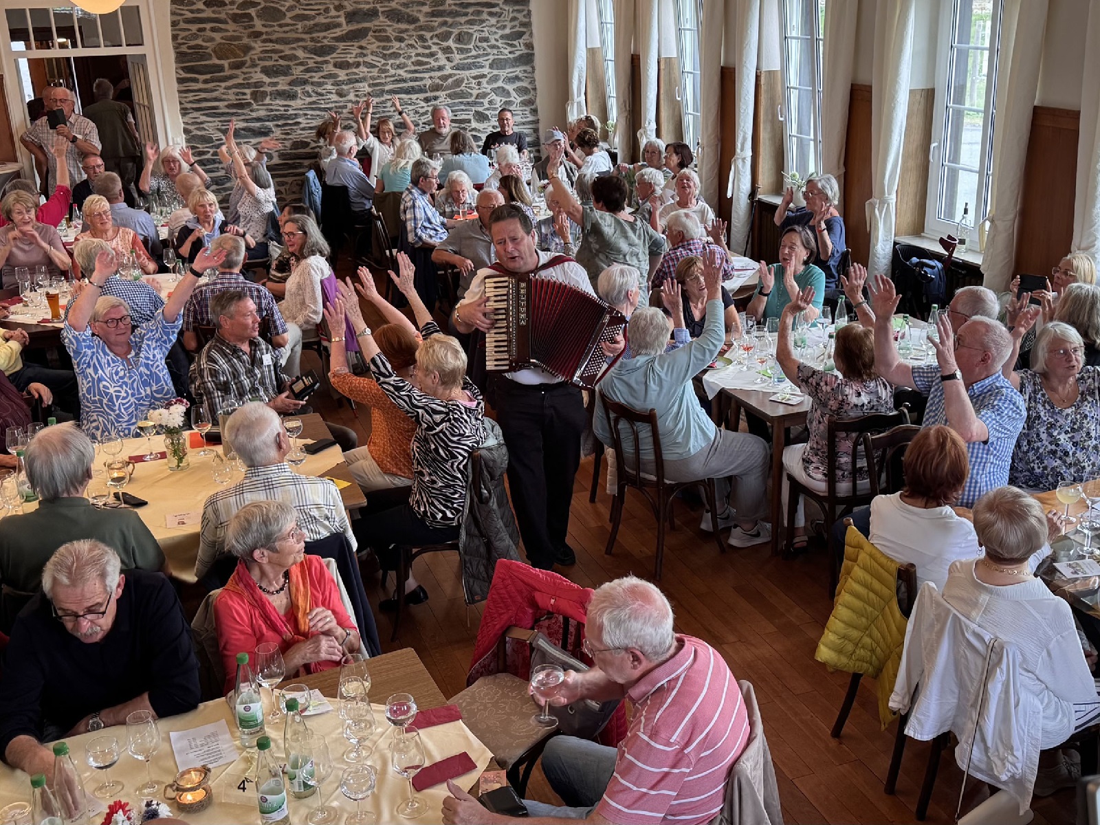 Weinfahrten in Neuwied begeistern Senioren