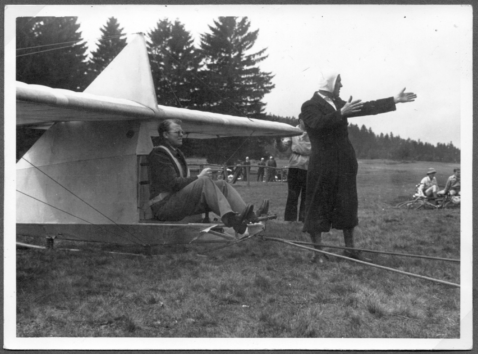 Schulgleiter SG38, teilverkleidet, fertig zum Gummiseil-Staat (Archivbild aus den 50er-Jahren/ Quelle: SFC Betzdorf-Kirchen e.V.)