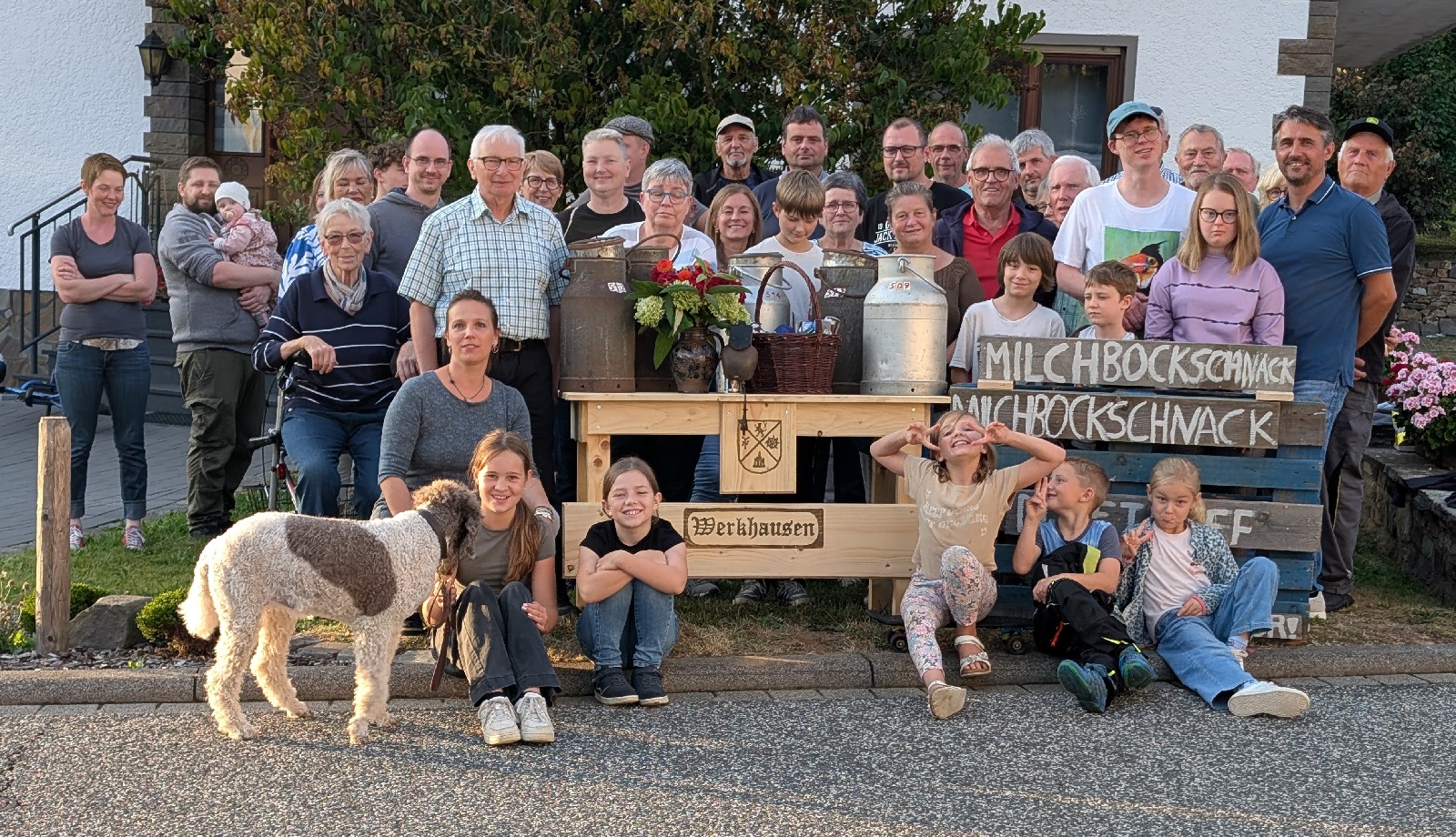 Begegnungen ber Generationen hinweg: Jung und Alt in Werkhausen. (Foto: Chantal Takile)