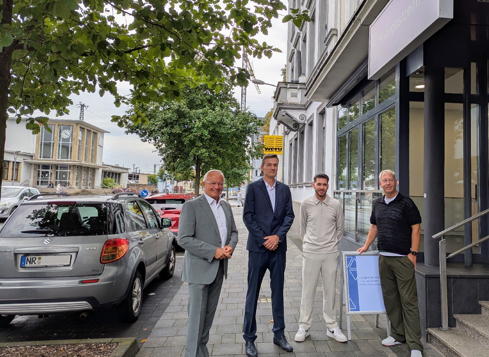 V.l.: SPNV-Nord Verbandsvorsteher und Landrat Kreis Neuwied, Achim Hallerbach, Steffen Breuer, Leiter Fachbereich Erlse SPNV-Nord, Fatih Yilmaz, Projektmanagement Transdev Vertrieb GmbH, Lars Drre, Teamleiter personenbediente Verkaufsstellen Rhein-Mosel-Fulda, Transdev Vertrieb GmbH. (Foto: Bettina Hauptmann)