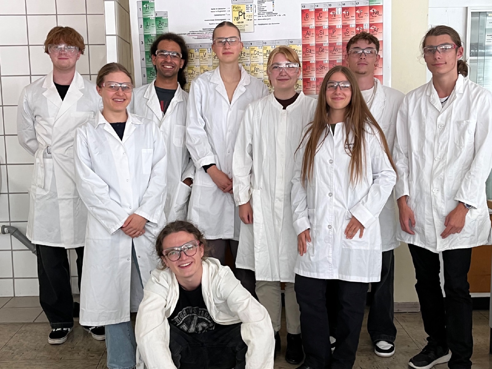 Diese Leistungskursler sind vielleicht bald die Chemiker von morgen. (Foto: Dr. Athanasia Bhmer)