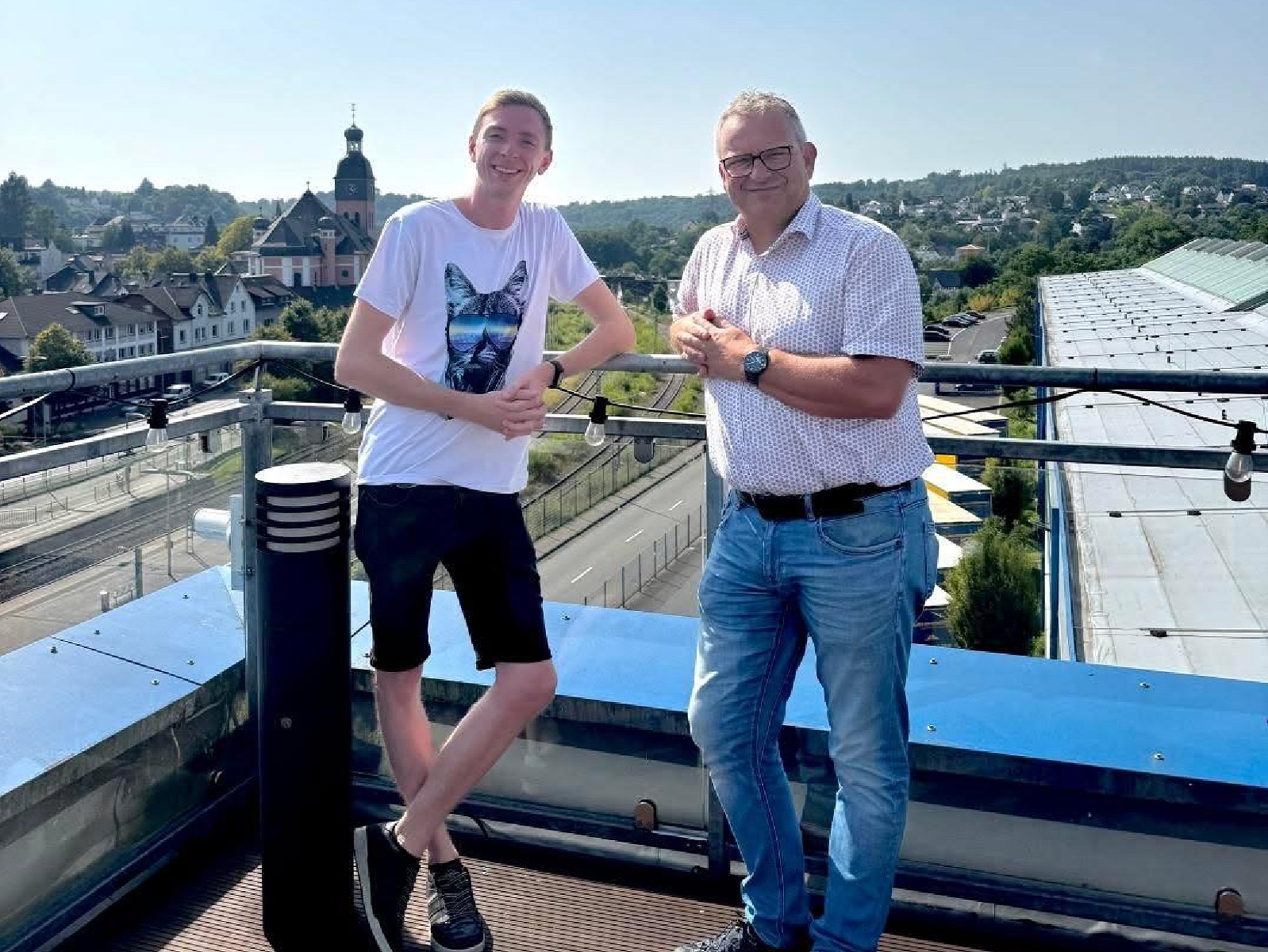 Dominik Eickholt (links) und Brgermeister Berno Neuhoff. (Fotoquelle: Sandra Schwarzbach)