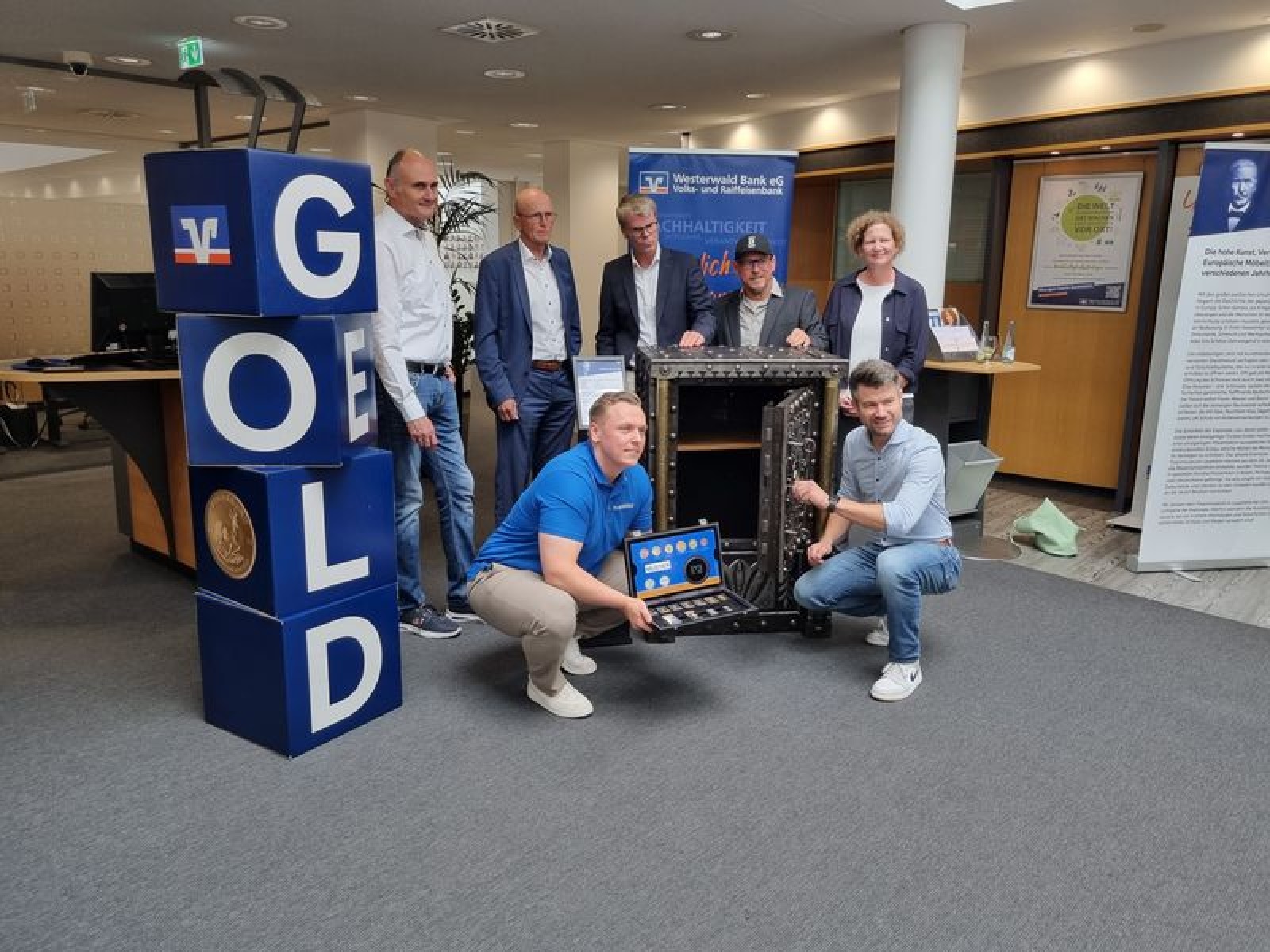 Unter anderem waren bei der ersten ffnung Marktbereichsleiter Stephan Zorn und Stadtbrgermeister Stefan Leukel dabei. (Alle Fotos: Phil Abenroth)