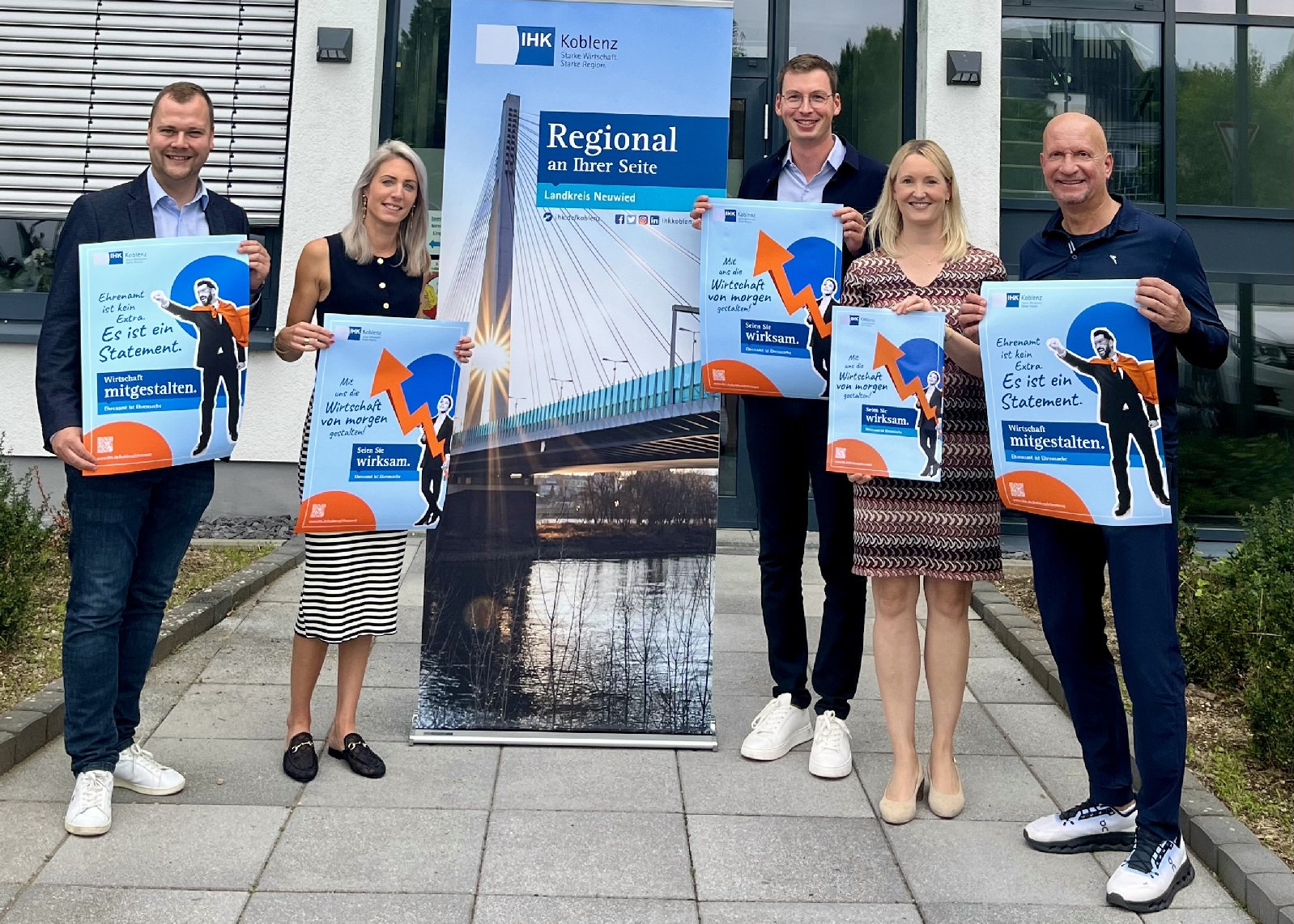 V.l.: Frederik Fein (IHK-Regionalberater), Maren Hassel-Kirsche und Marcel Bhm (Mitglieder des IHK-Regionalbeirates Neuwied), Kristina Kutting (IHK-Regionalgeschftsfhrerin Neuwied) und Klaus Berthold (Mitglied des IHK-Regionalbeirats Neuwied). (Foto: Nadine Hehl)