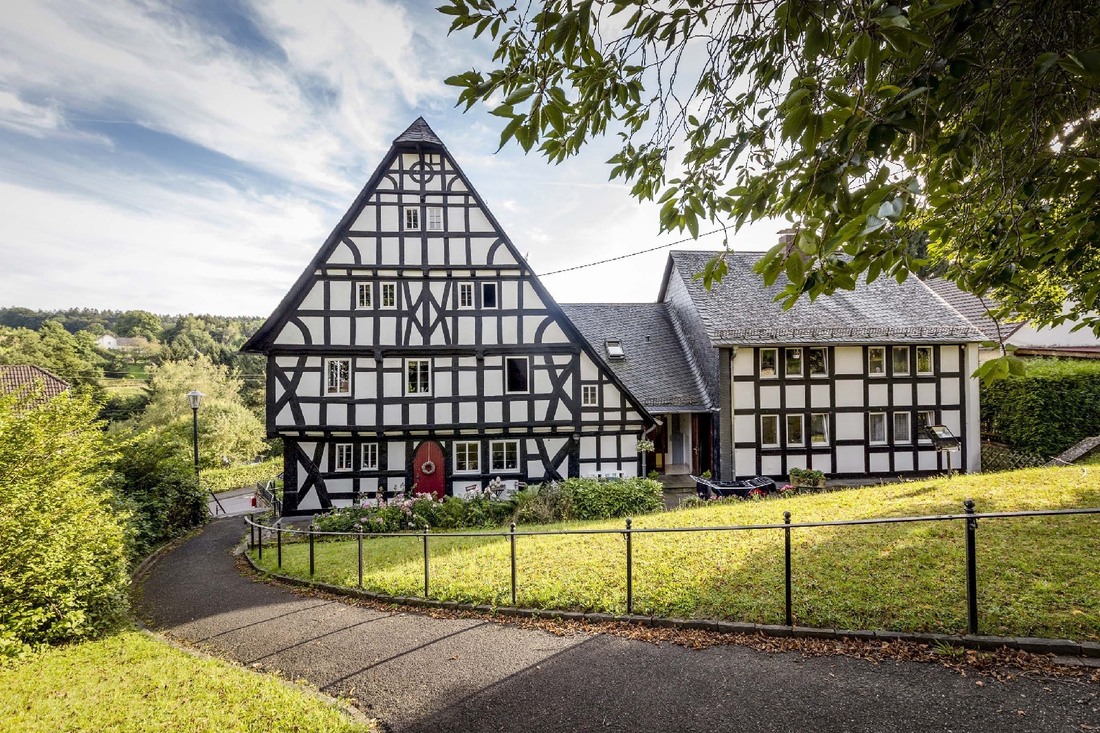 Fachwerkzauber und Sagenpfade in Mehren